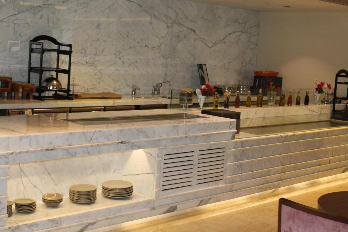 Spacious one bedroom close to Burj Khalifa, Dubai Mall in Business Bay