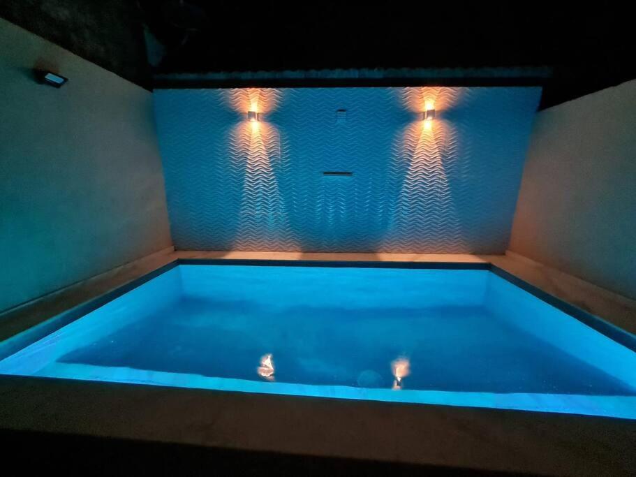 A Casa Linda Com Piscina Aquecida churrasqueira wifi pertinho da praia em Itanhaém