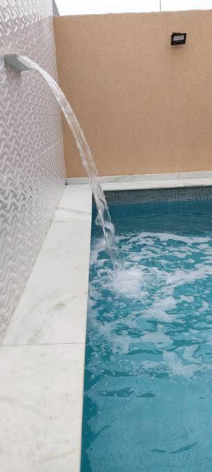 A Casa Linda Com Piscina Aquecida churrasqueira wifi pertinho da praia em Itanhaém