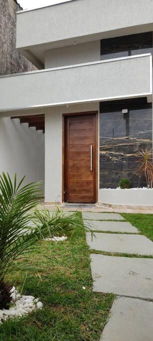 A Casa Linda Com Piscina Aquecida churrasqueira wifi pertinho da praia em Itanhaém