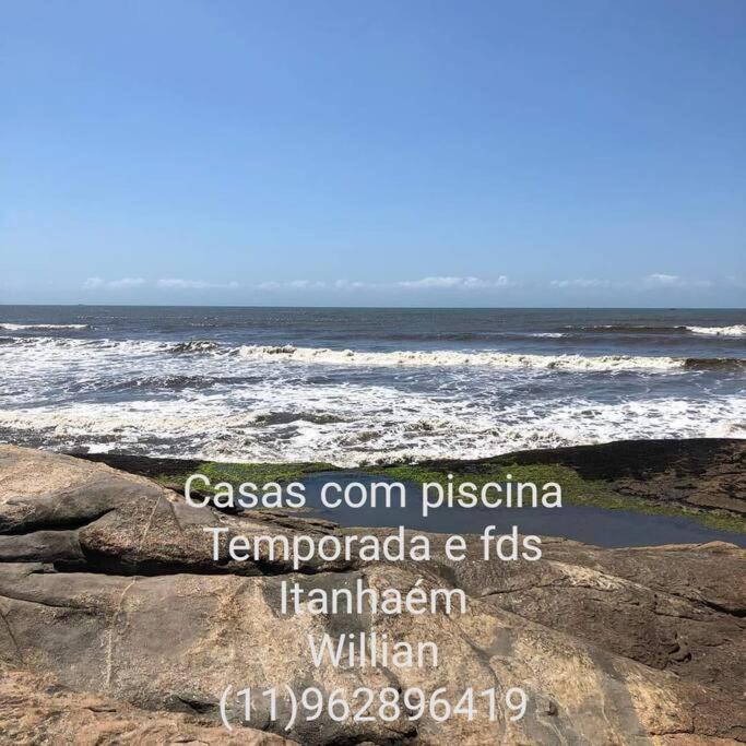 A Casa Linda Com Piscina Aquecida churrasqueira wifi pertinho da praia em Itanhaém