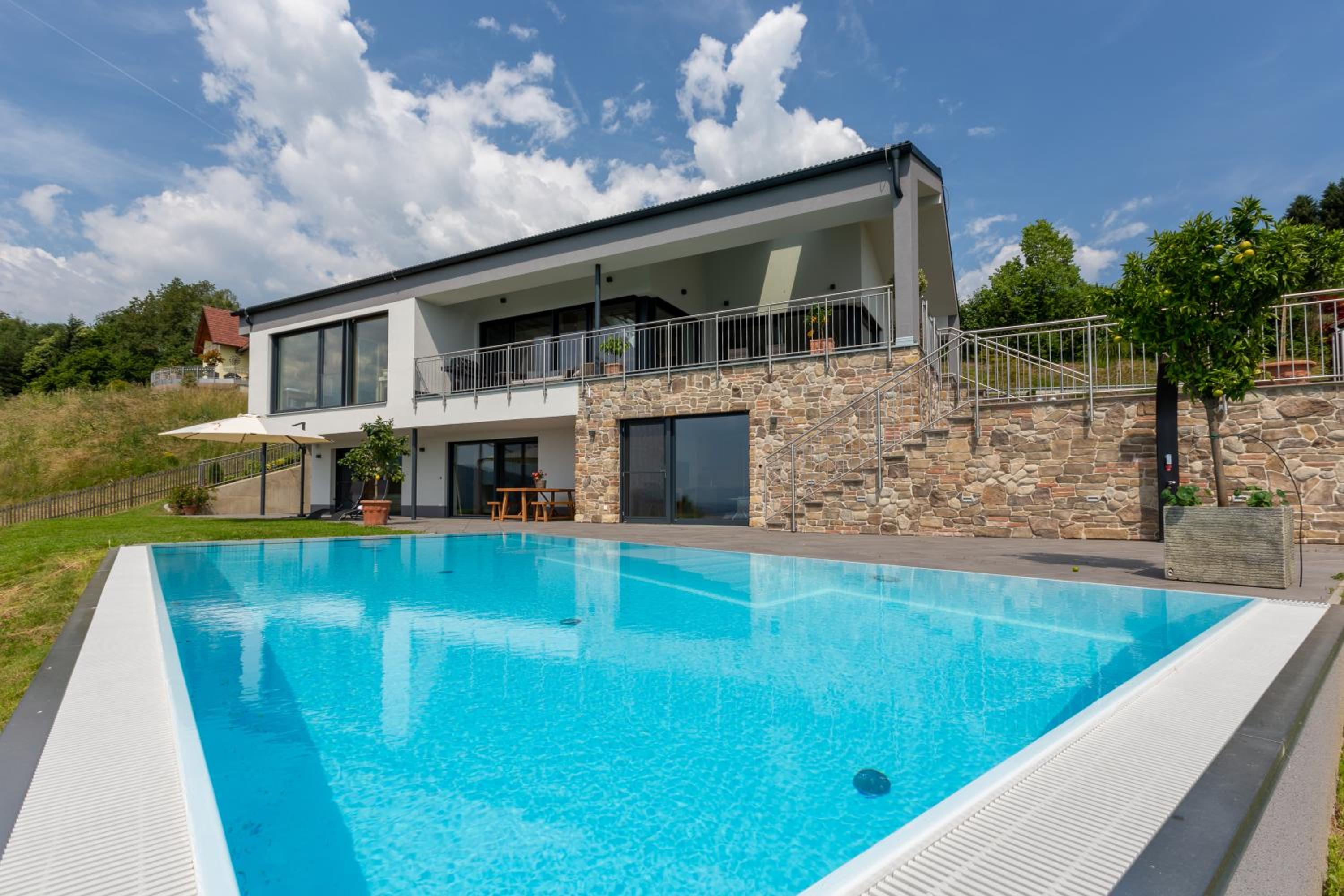 Greim15 --- ganzes Ferienhaus mit Fernsicht, Pool, Wellness