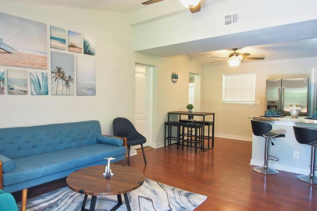 VELUXE Home Retreat Private Cul De Sac view 2