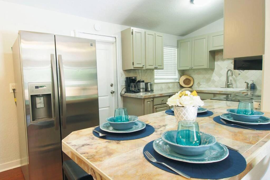 VELUXE Home Retreat Private Cul De Sac view 5