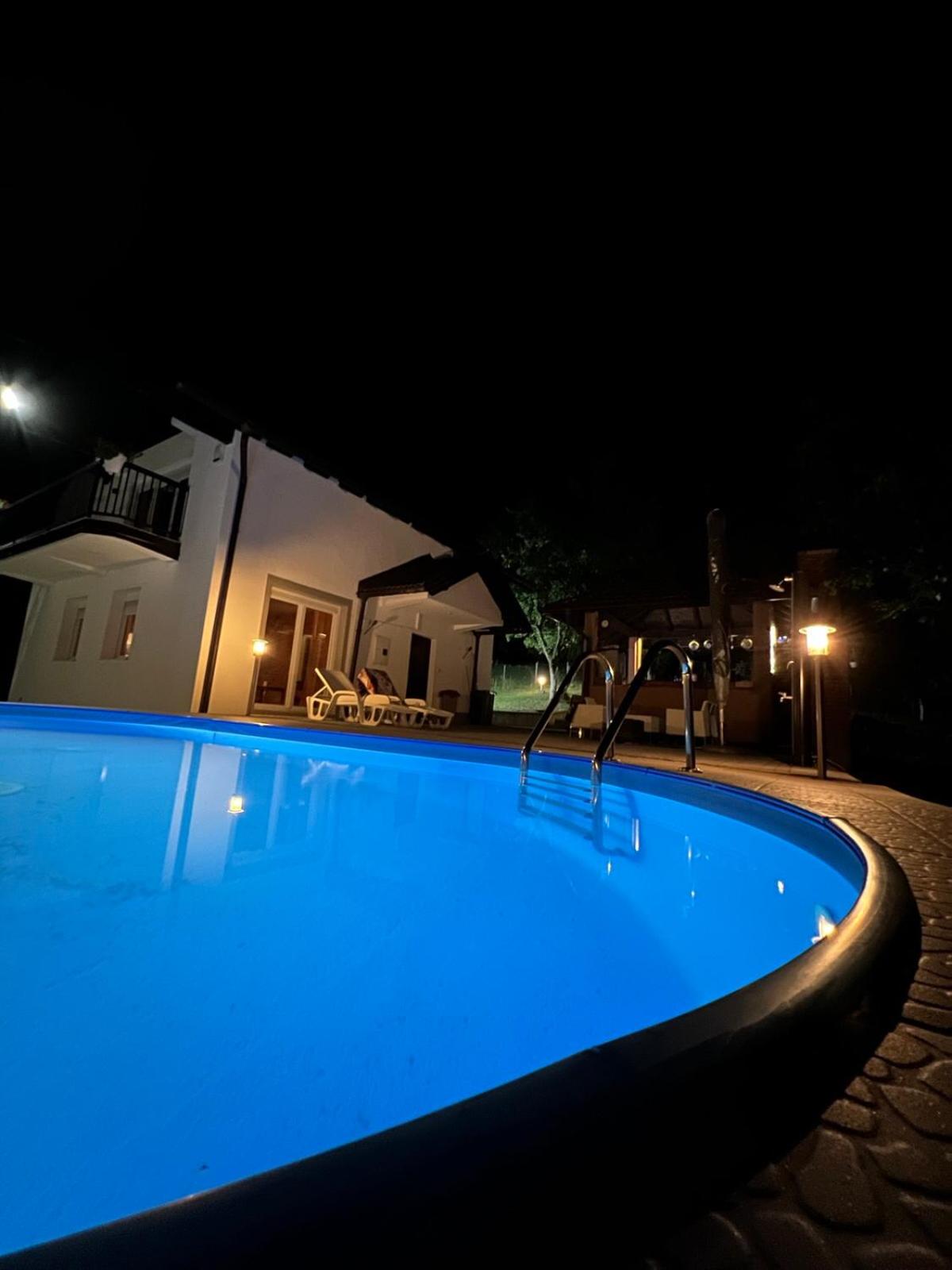 Lexor Holiday Home