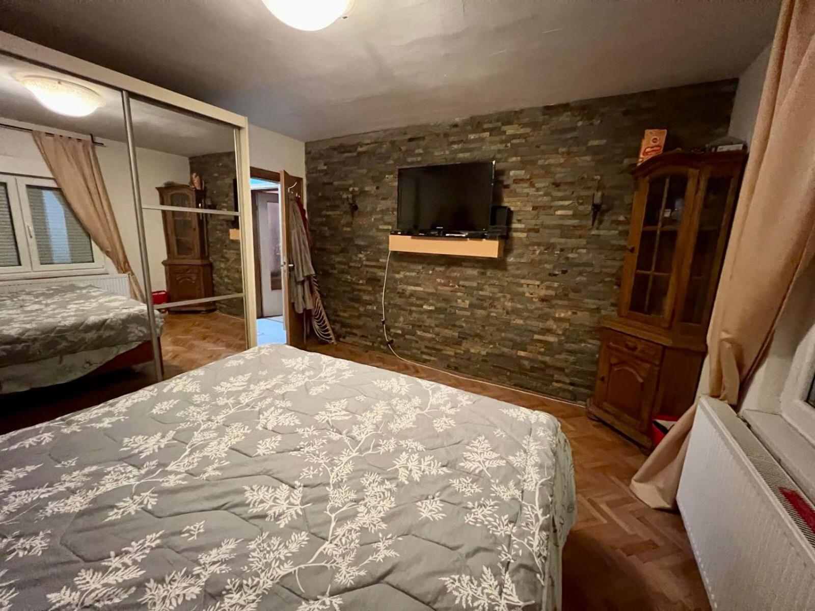 Lexor Holiday Home
