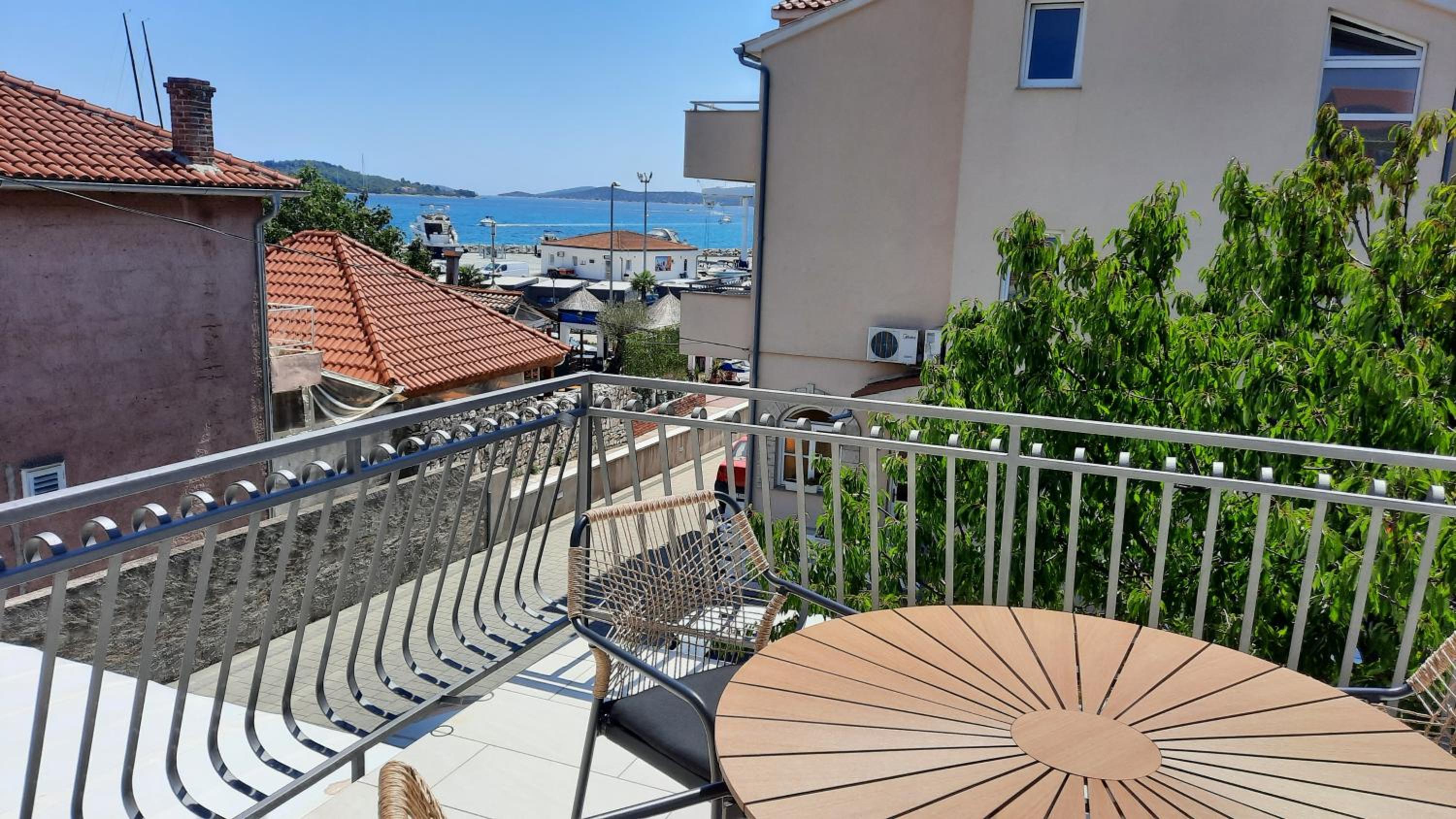 Luxury Apartments Marina View