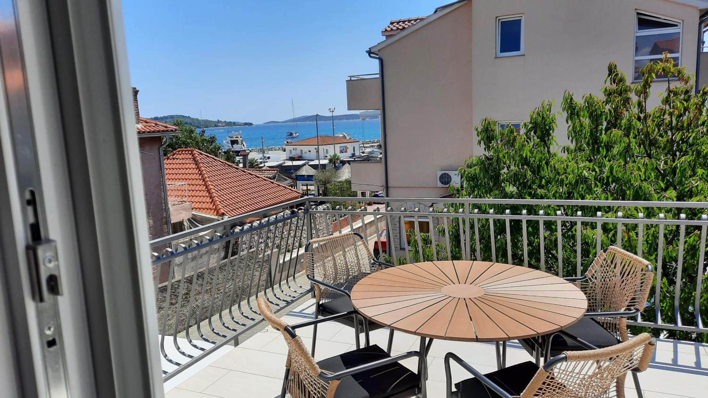 Luxury Apartments Marina View