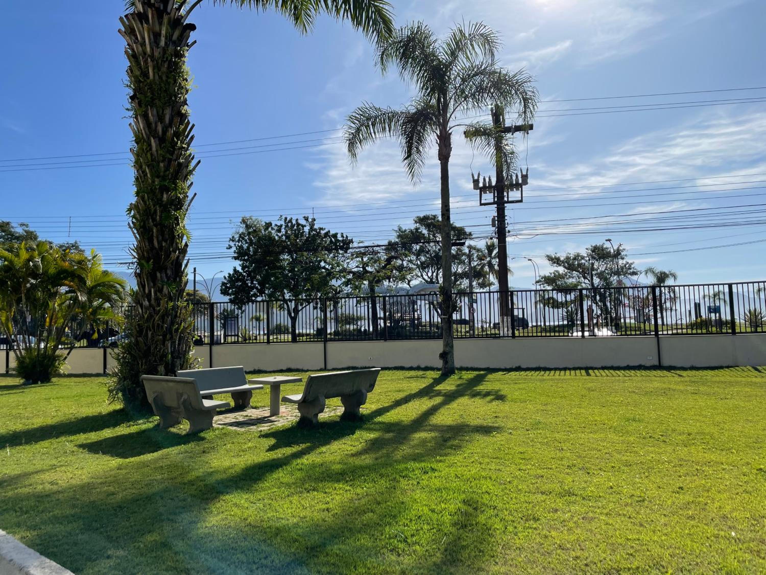 Apartamento Ubatuba, Itaguá, bem localizado, duas vagas de garagem view 5