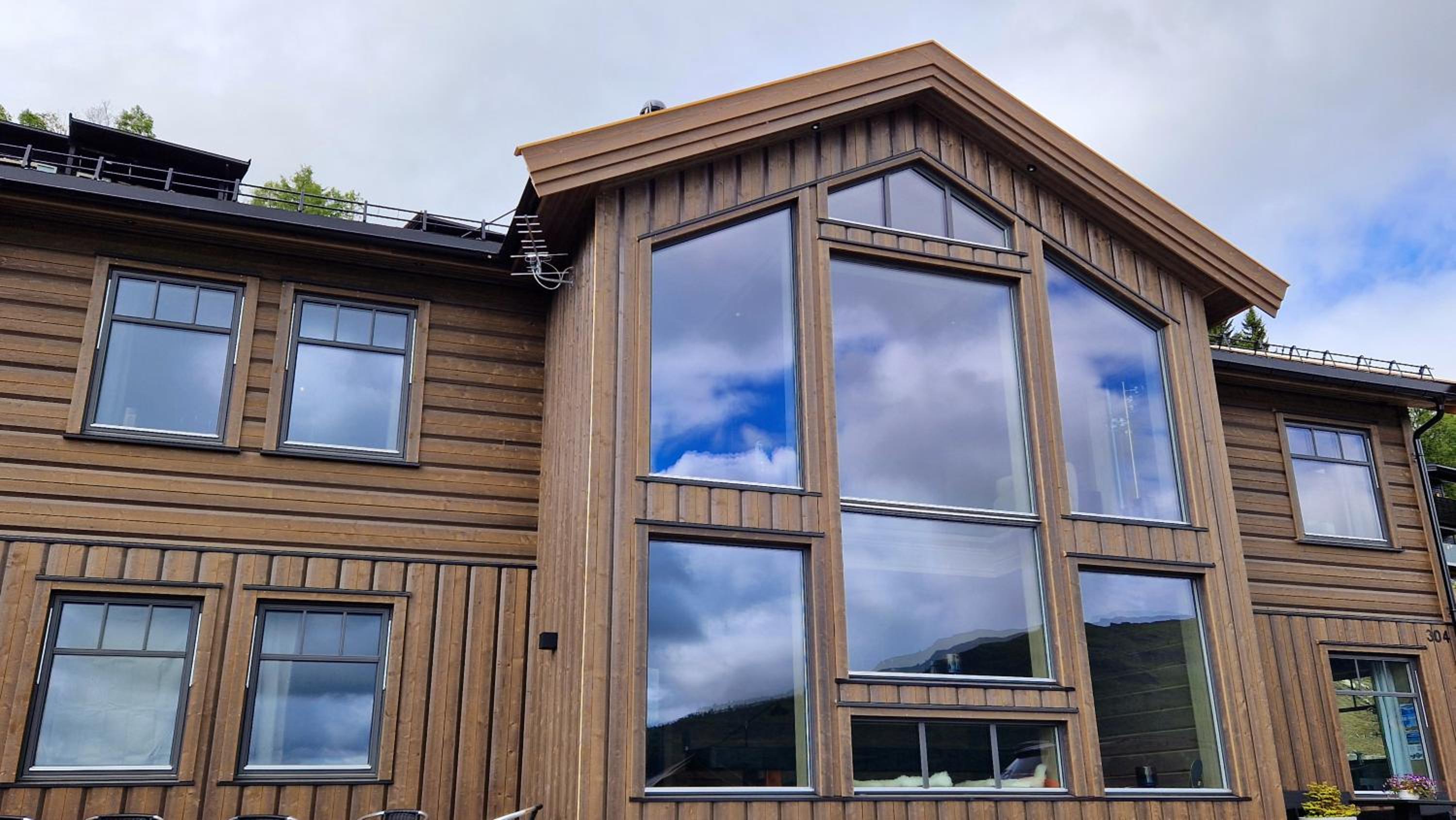 Mlodge - Luxury Mountain Retreat near Sognefjord & Flåm view 4