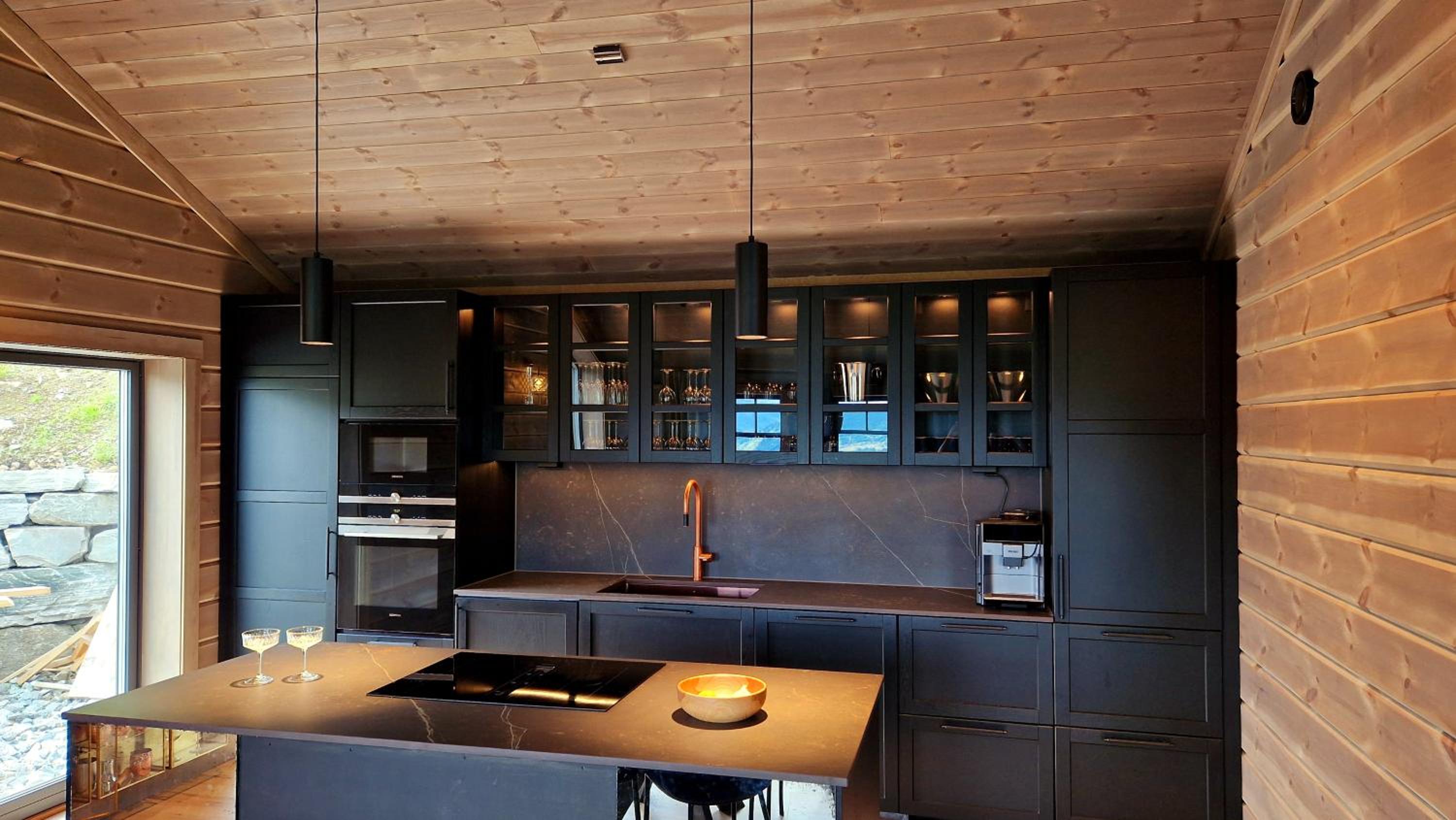 Mlodge - Luxury Mountain Retreat near Sognefjord & Flåm view 2