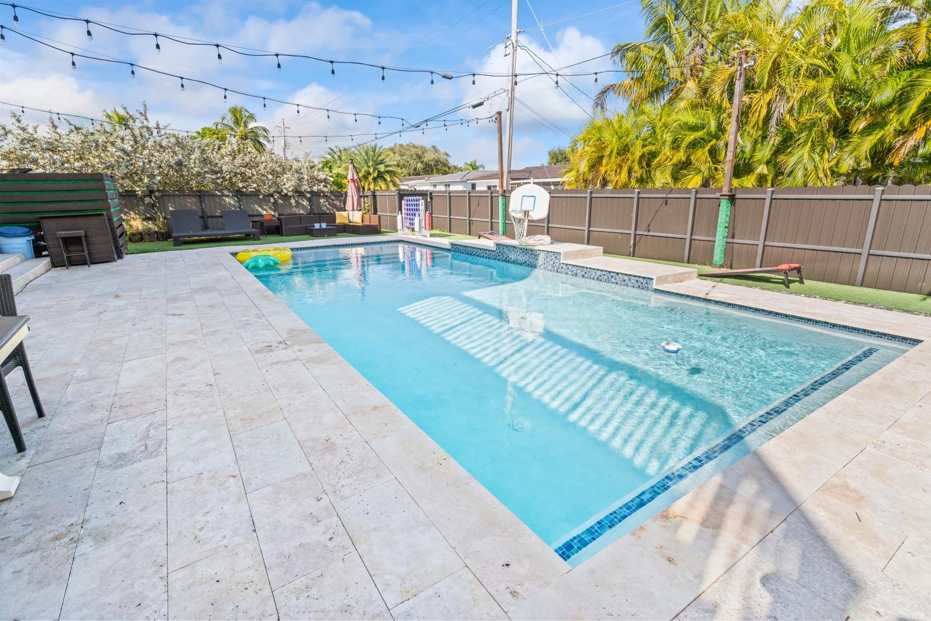 UPSCALE MANSION IN THE HEART OF MIAMI WITH POOL
