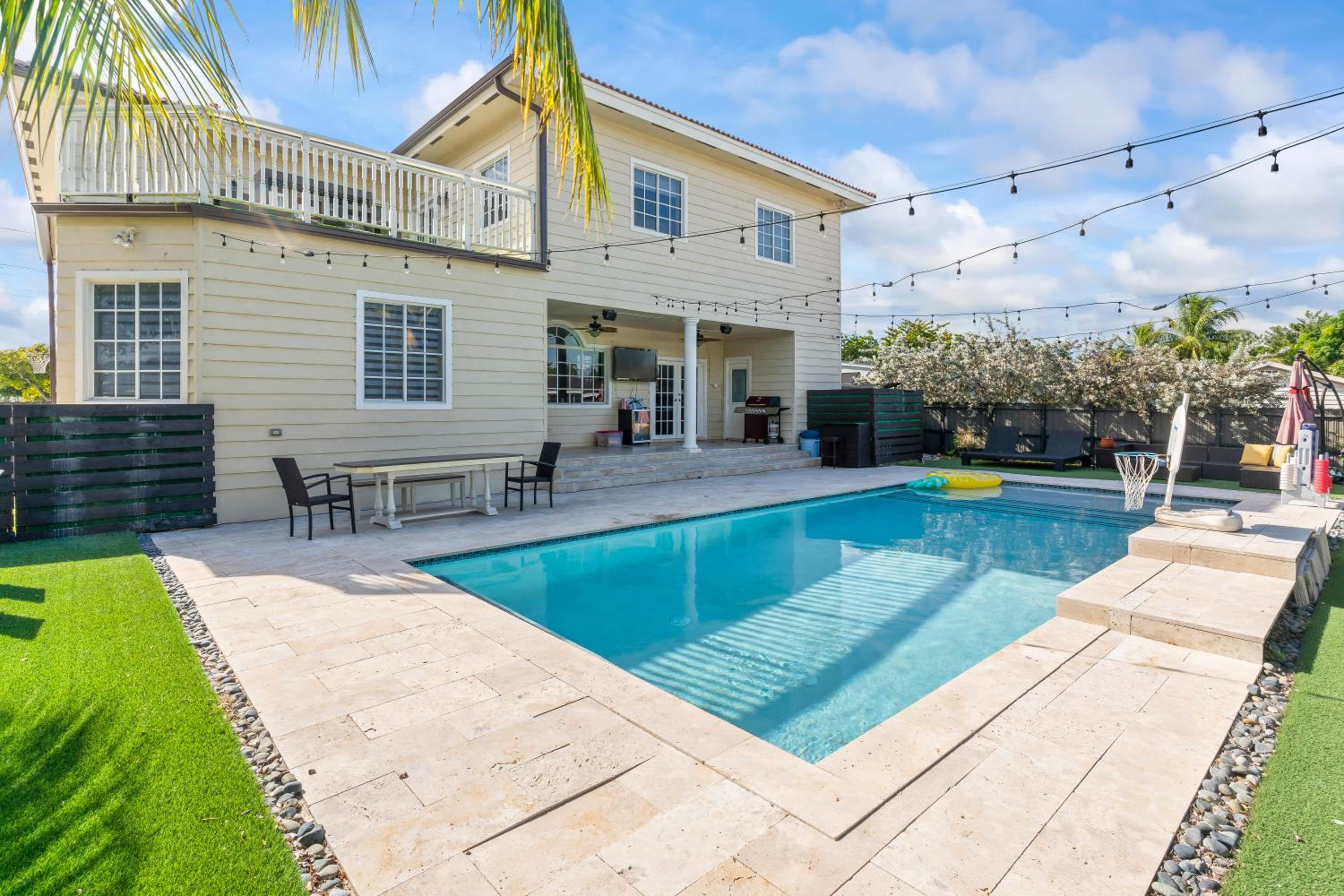 UPSCALE MANSION IN THE HEART OF MIAMI WITH POOL