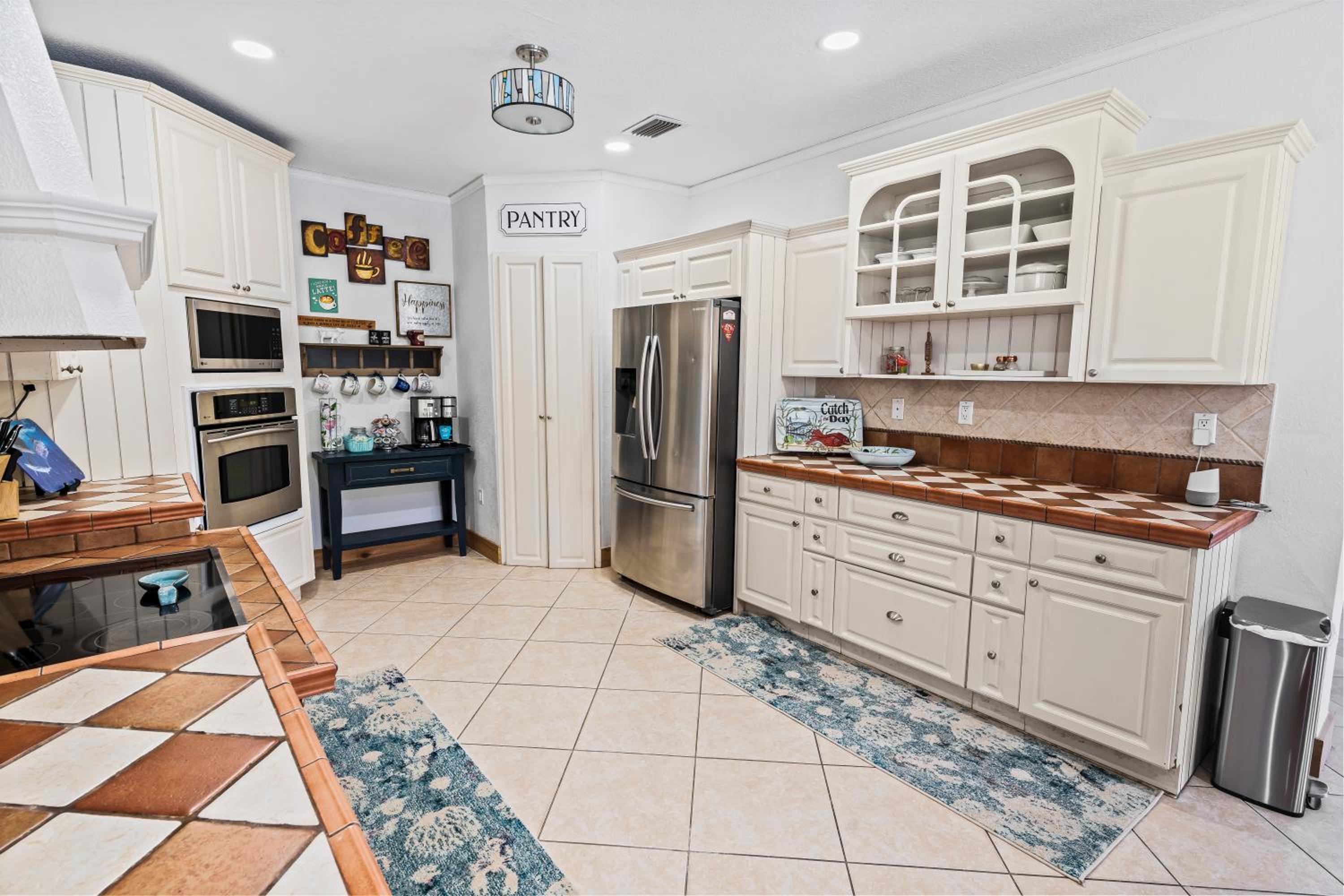 UPSCALE MANSION IN THE HEART OF MIAMI WITH POOL