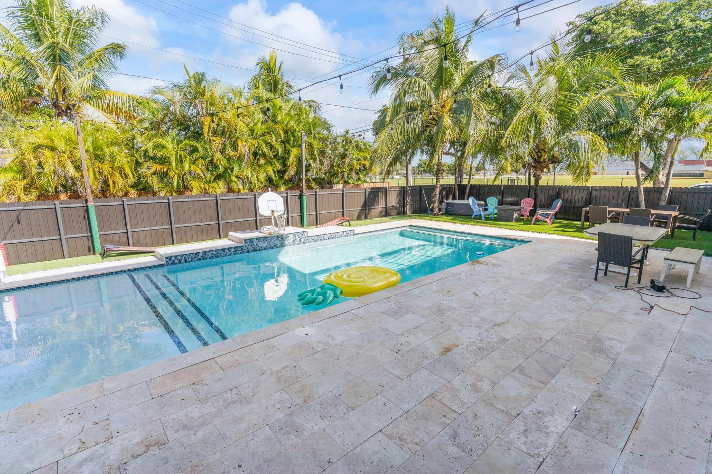 UPSCALE MANSION IN THE HEART OF MIAMI WITH POOL