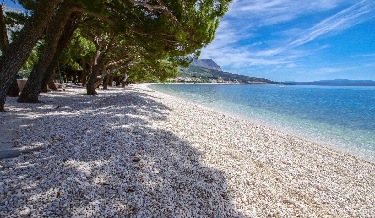 Old town Makarska apartments - central square view 3