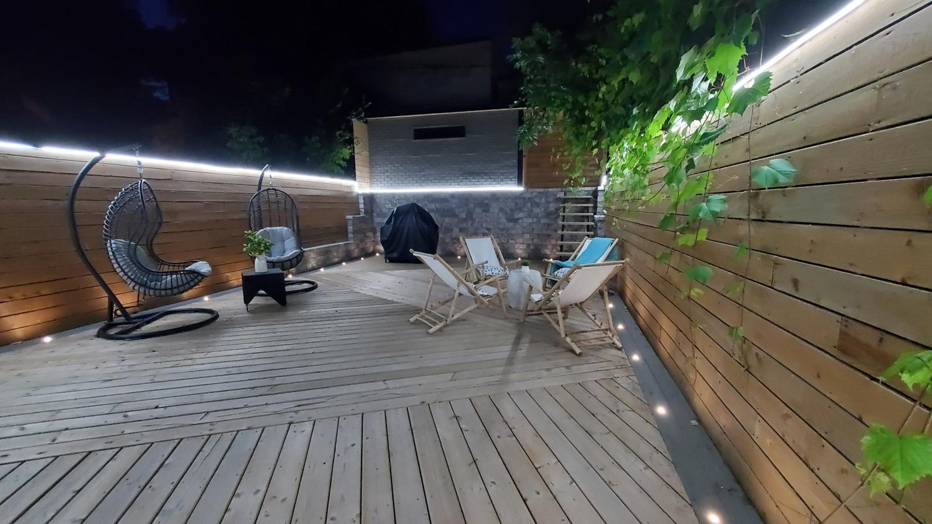 Renovated Guest Suite Near The Lake & High Park in Toronto!