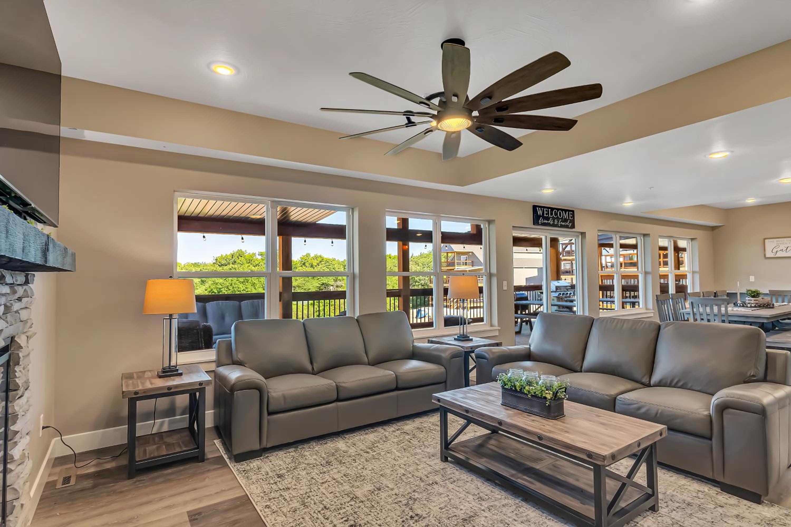 Hook Wine & Sinker home view 4