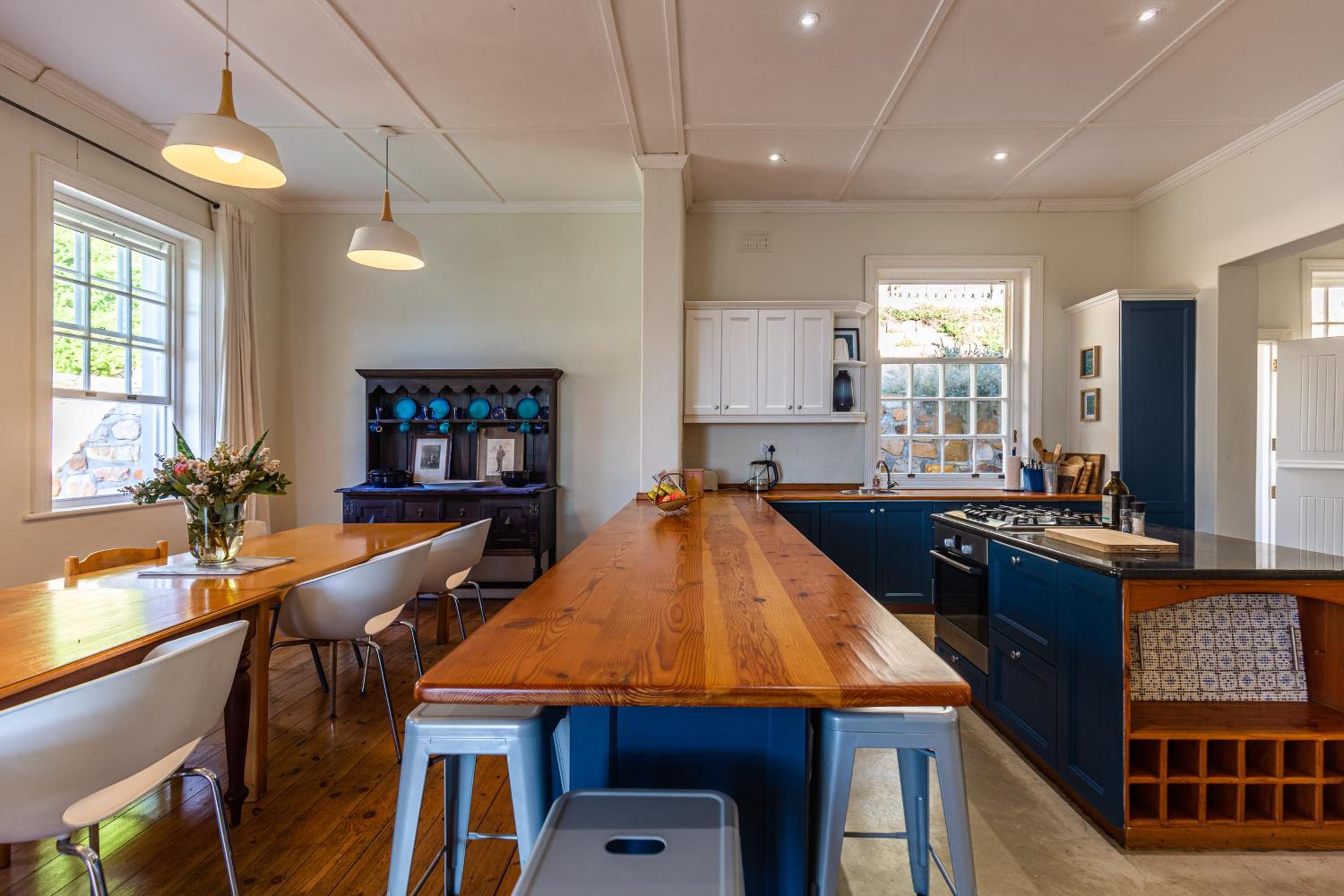 Zonnendal Family Home in charming Kalk Bay view 2