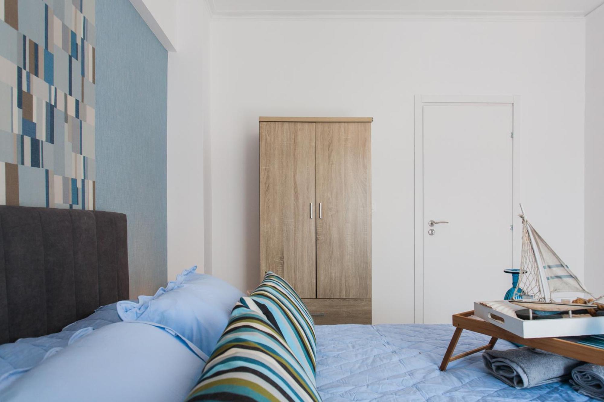 Museum of Modern Art Rooms in apartment, next to metro Suggrou Fix, walk to Acropolis