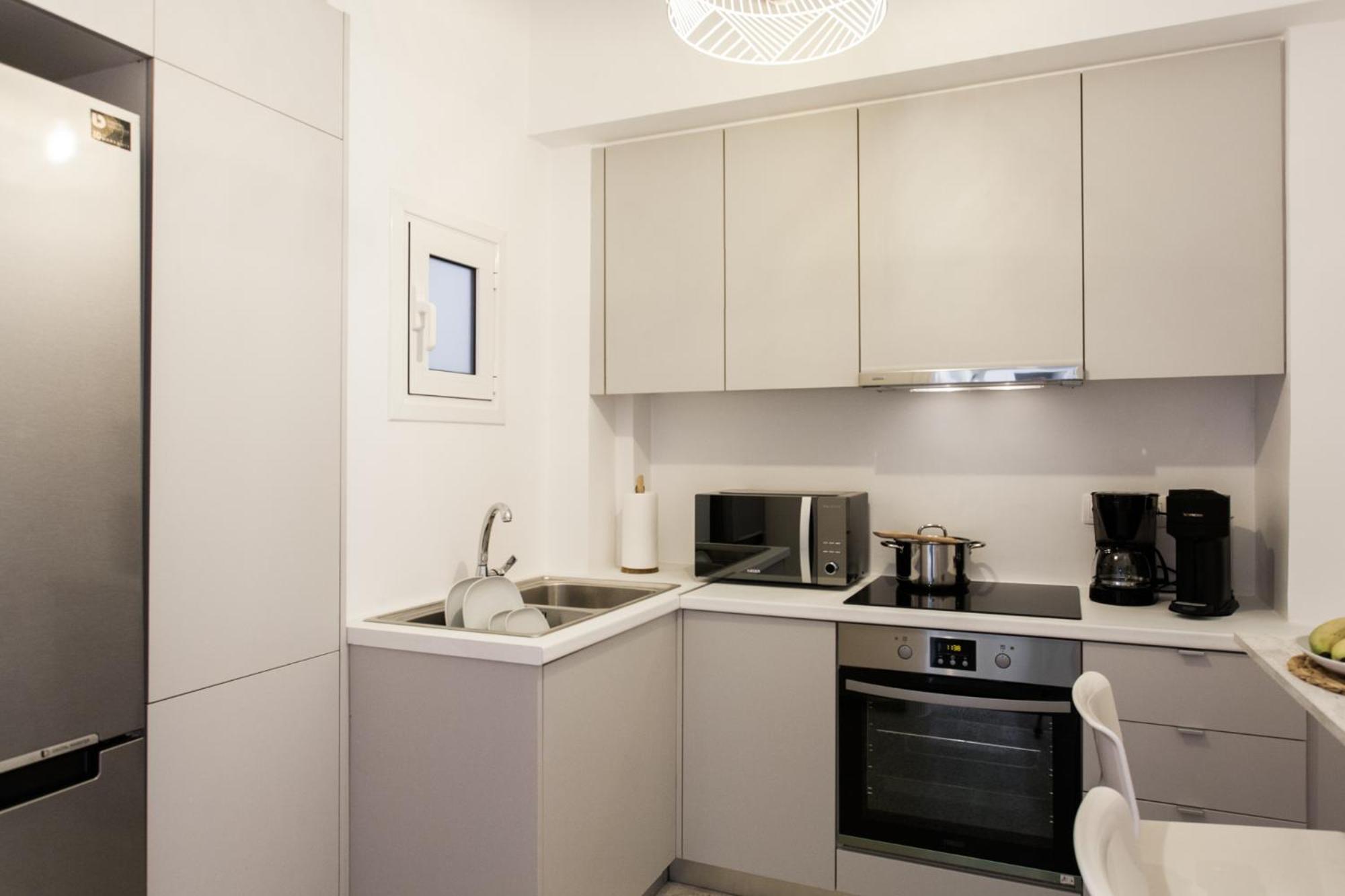 Museum of Modern Art Rooms in apartment, next to metro Suggrou Fix, walk to Acropolis