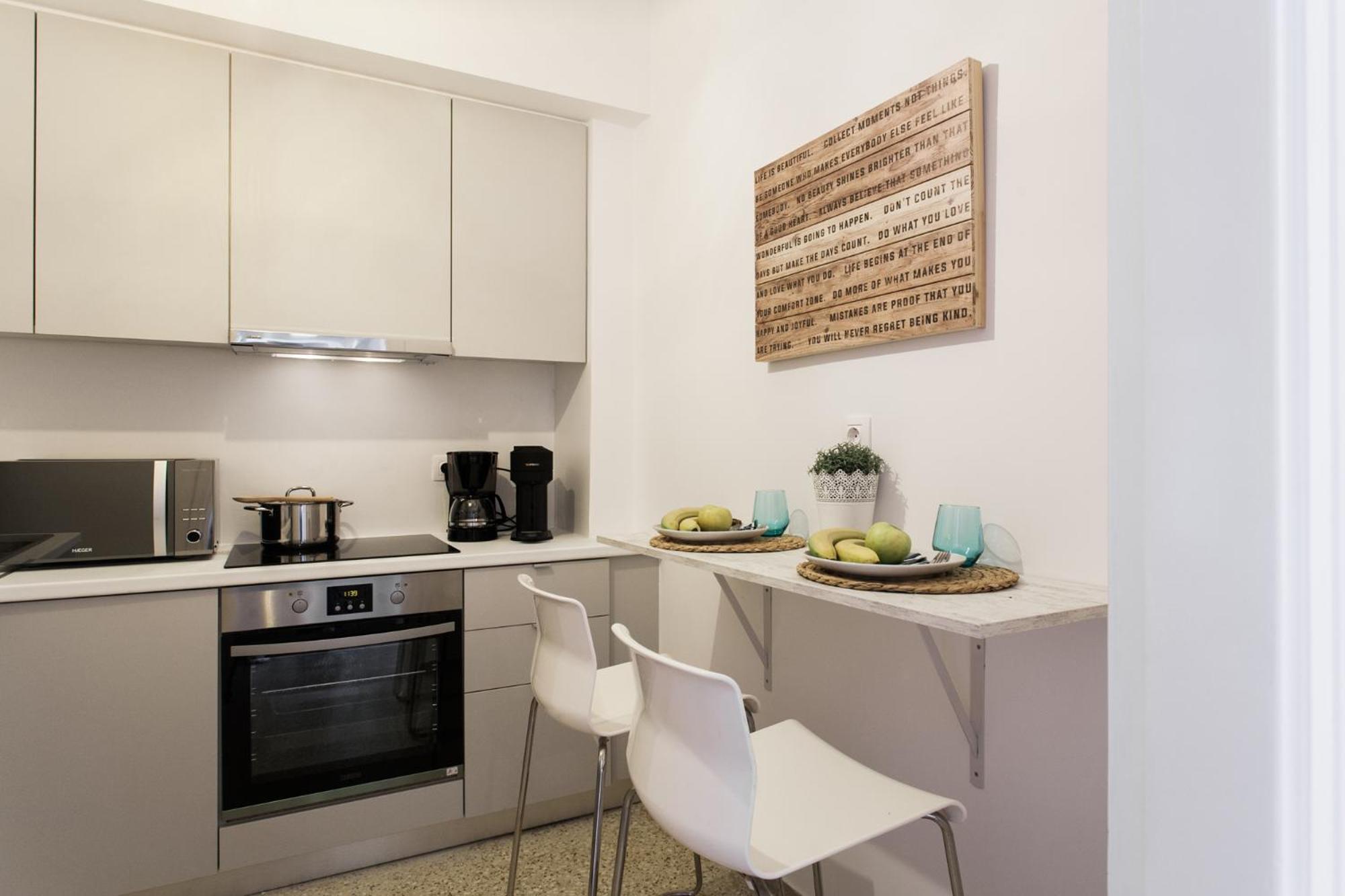 Museum of Modern Art Rooms in apartment, next to metro Suggrou Fix, walk to Acropolis