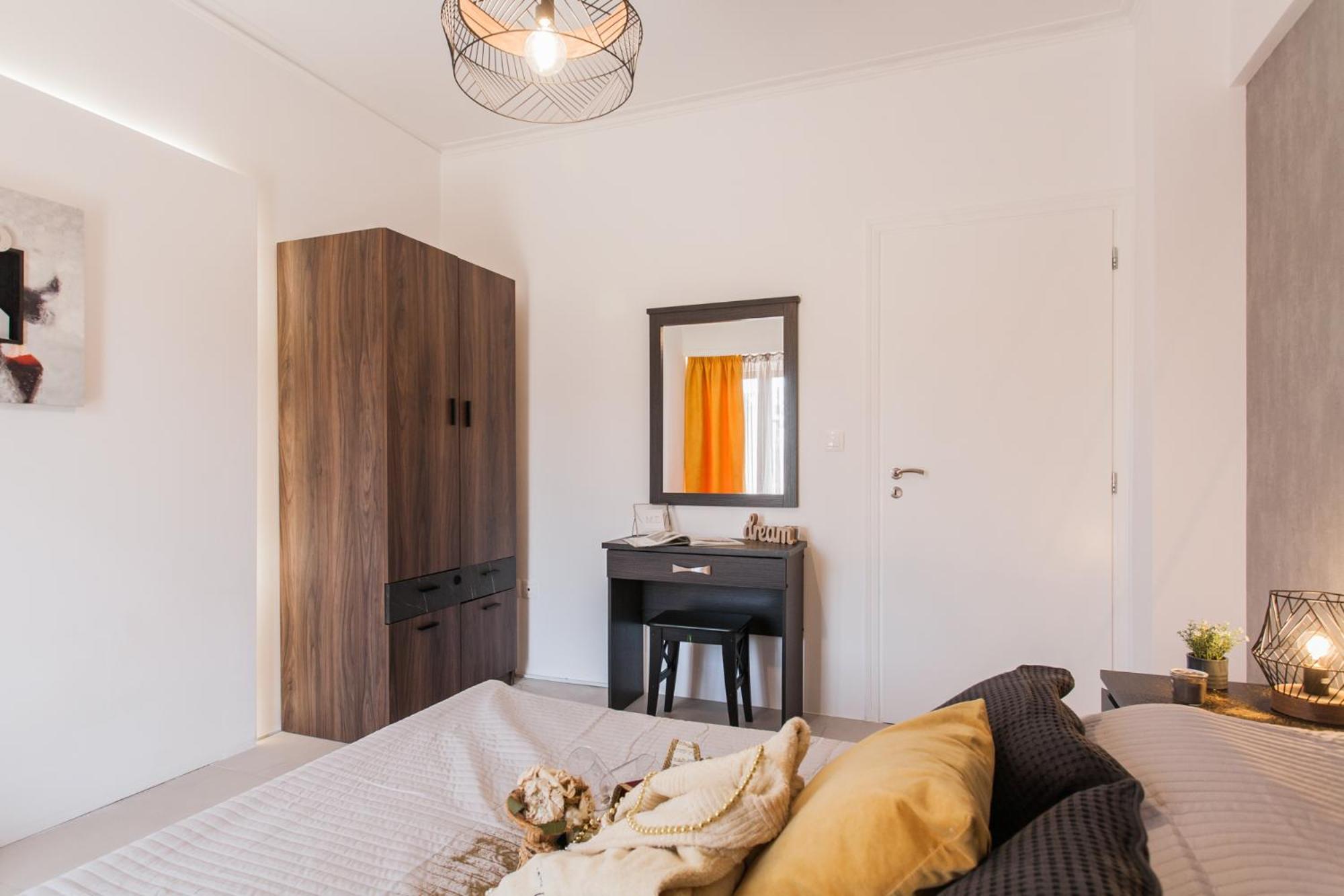 Museum of Modern Art Rooms in apartment, next to metro Suggrou Fix, walk to Acropolis