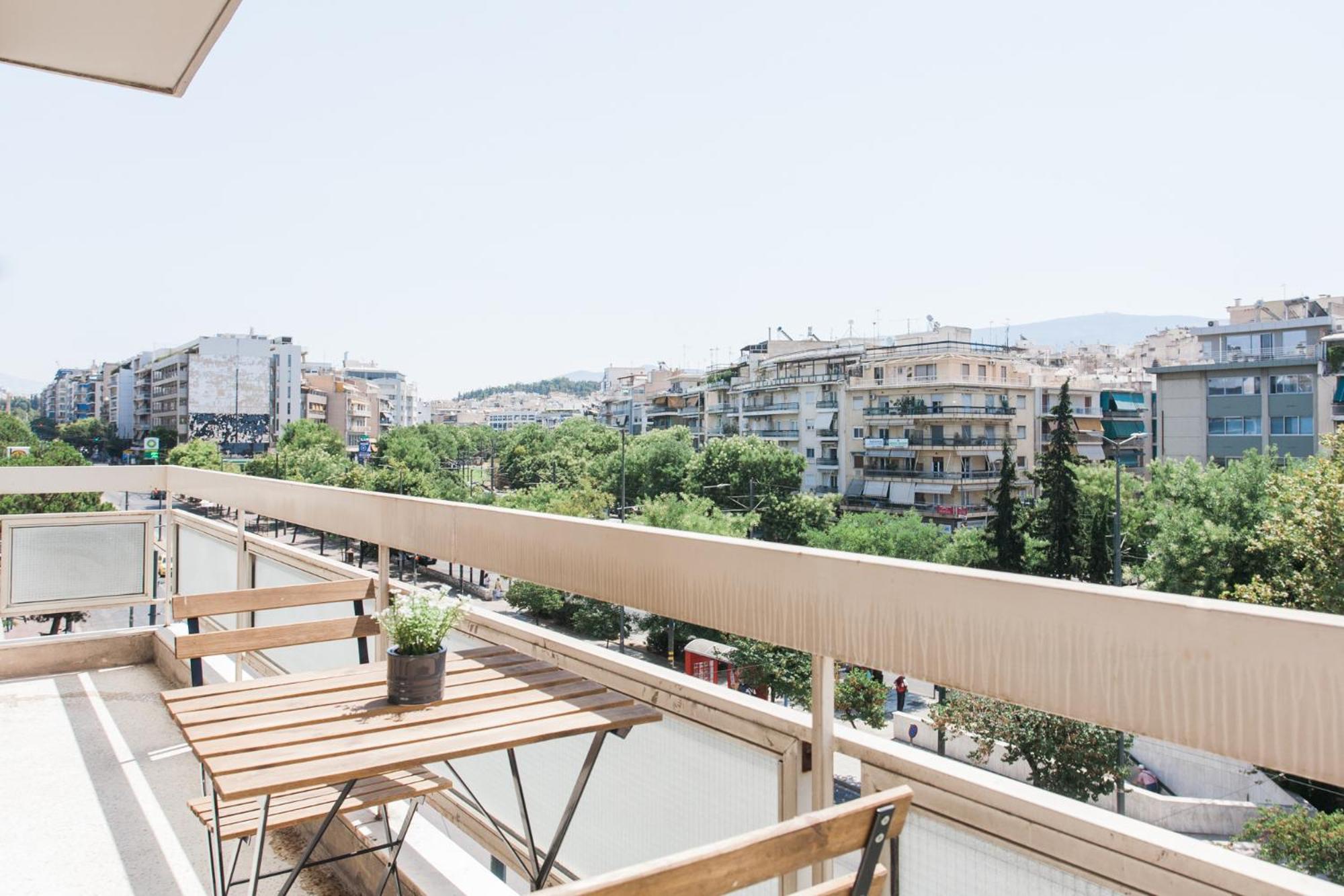 Museum of Modern Art Rooms in apartment, next to metro Suggrou Fix, walk to Acropolis