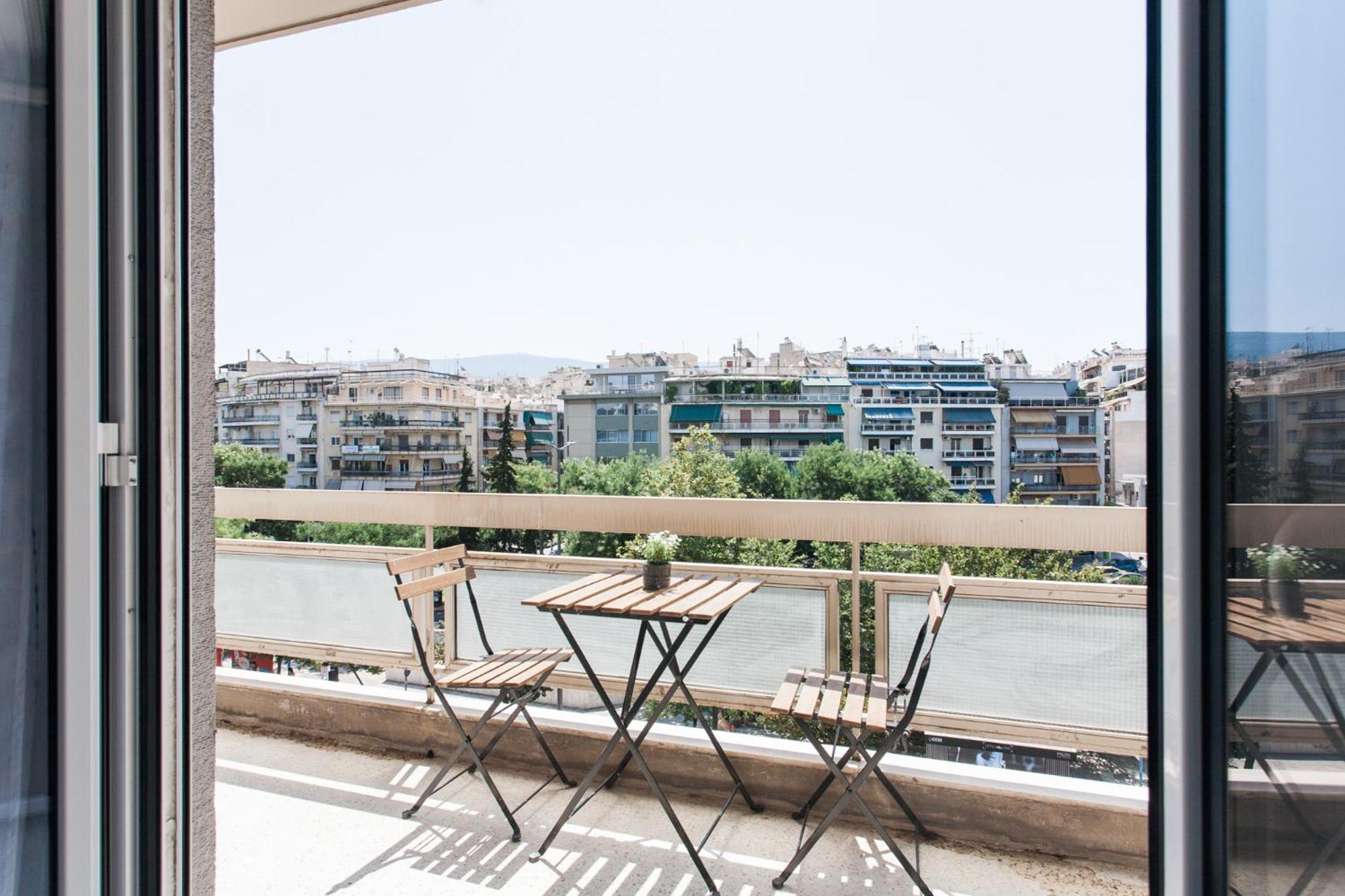 Museum of Modern Art Rooms in apartment, next to metro Suggrou Fix, walk to Acropolis