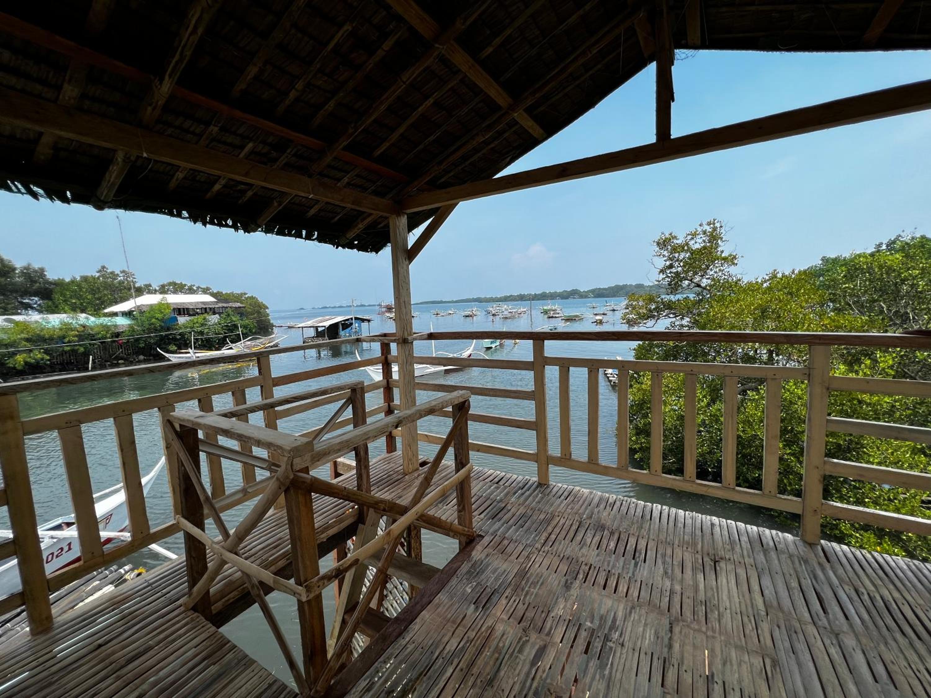 Onyong's Floating Cottage view 4