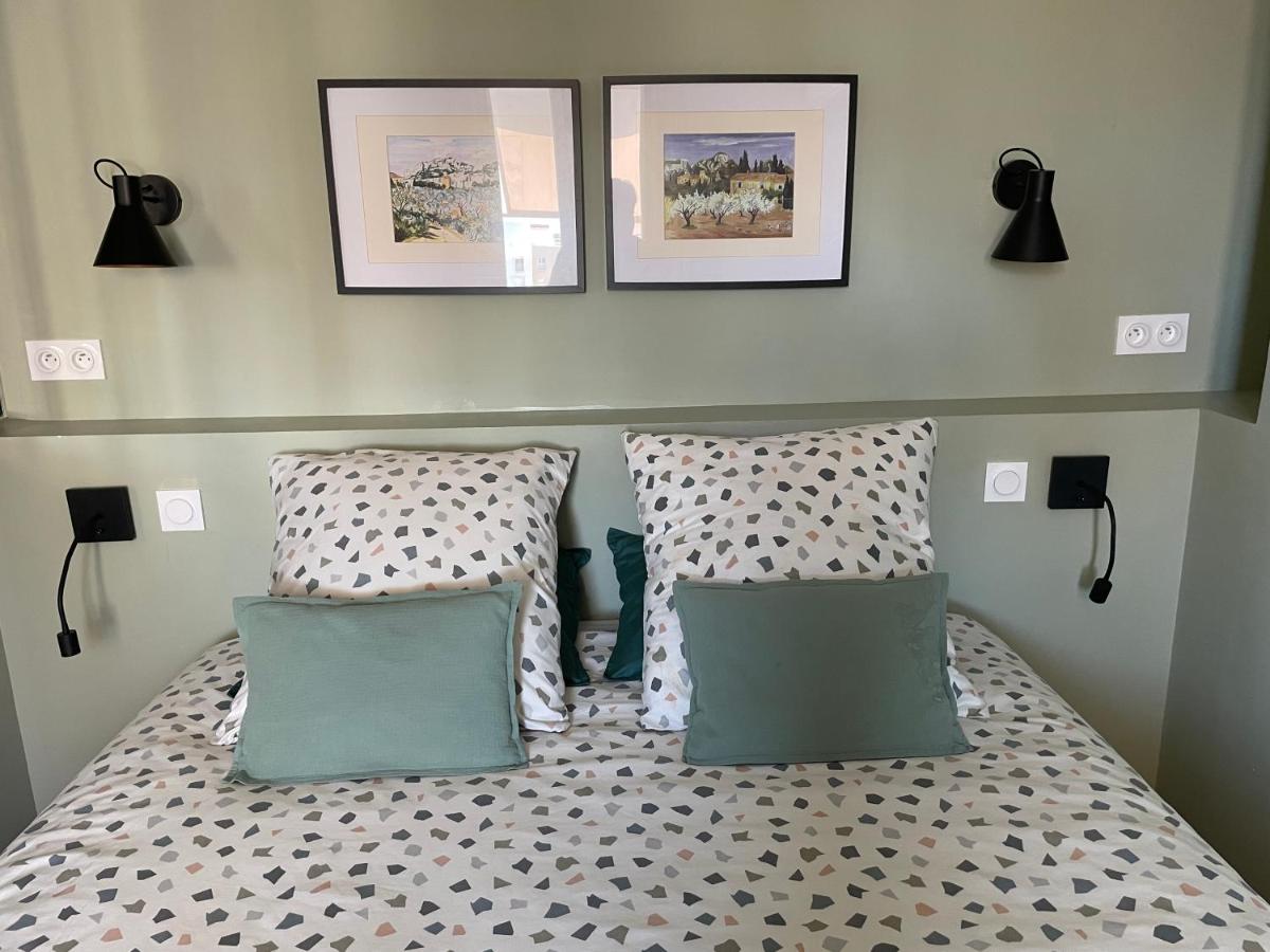 Appartement mignon calme douillet ascenseur clim étage élevé proche parking et toutes commodités au coeur du Toulon historique