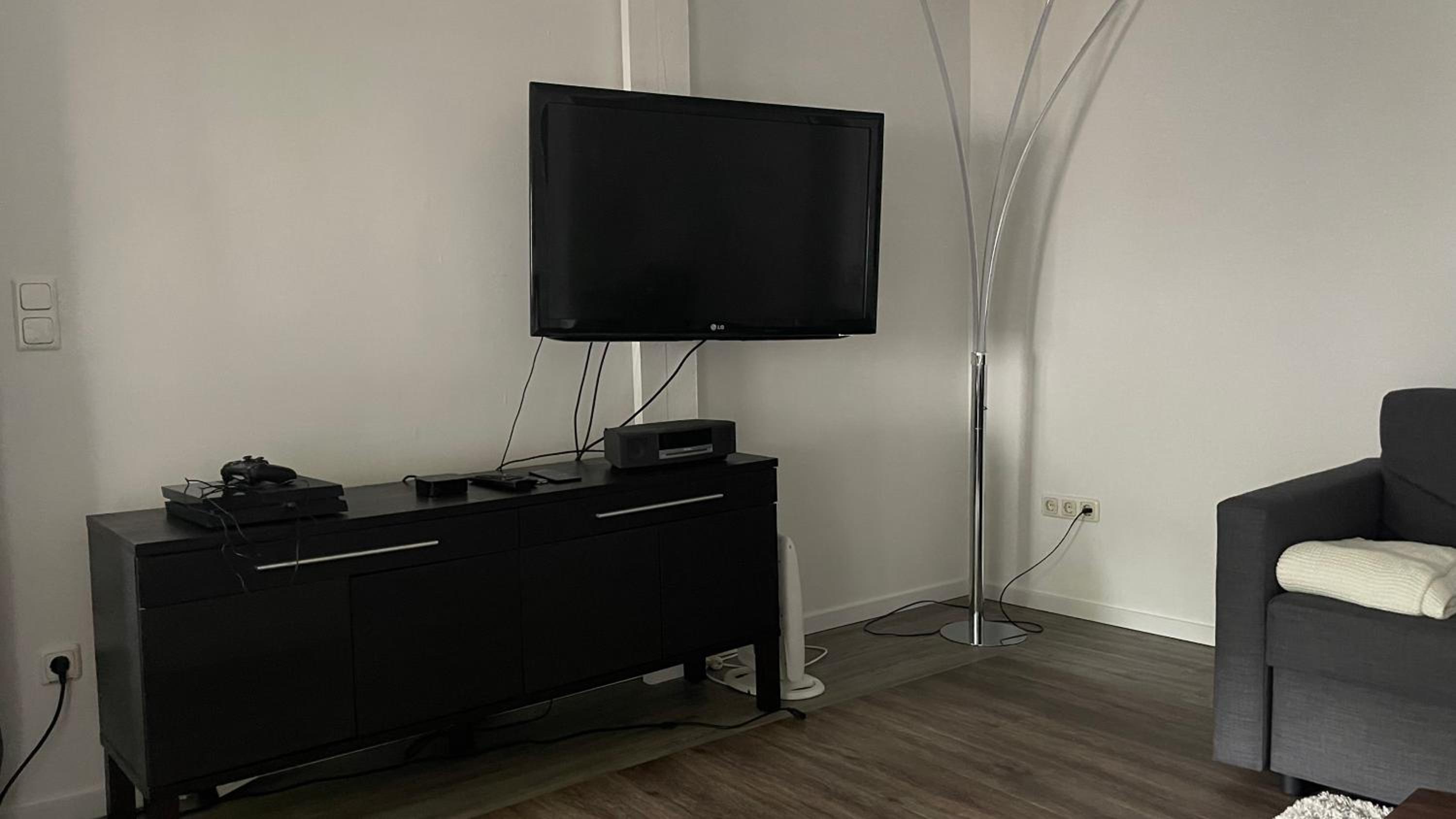 OASE im grünen Hinterhof, EG, Ruhe, Terrasse, Carport, free PayTV, Kaffee&Tee, Fahrräder