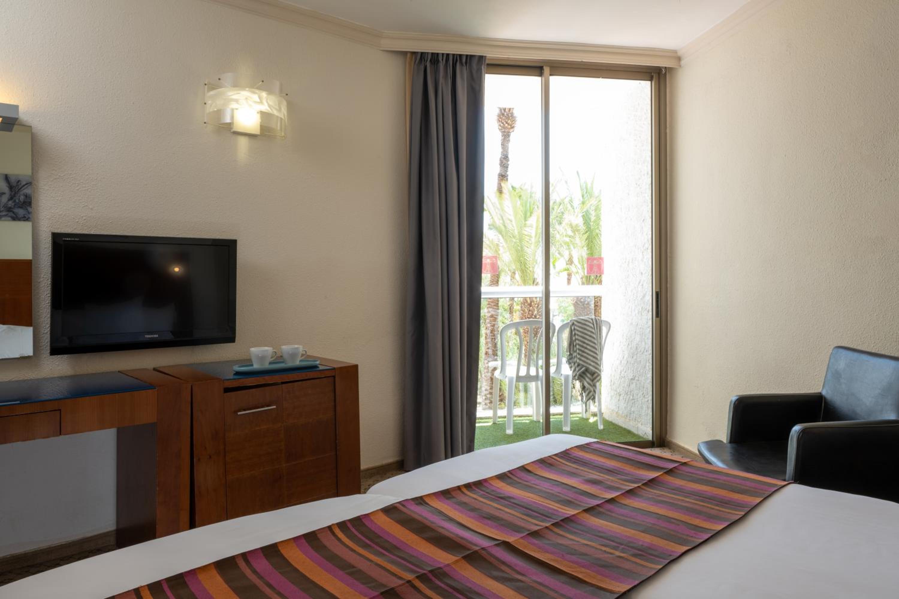 Ein Bokek Vacations - Leonardo Inn Hotel Dead Sea - Property Image 2
