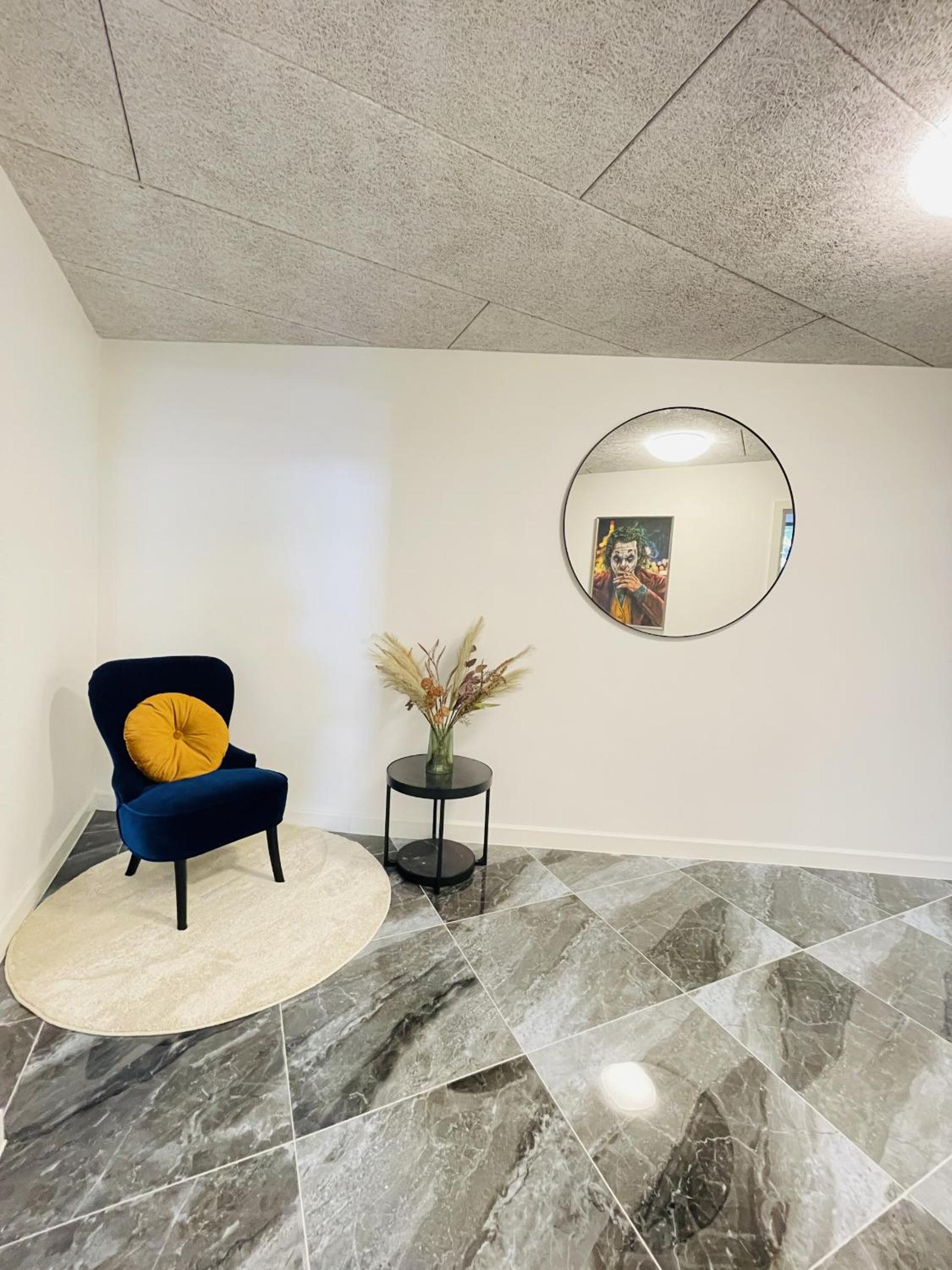 aday - Luxurious 3 bedroom - Modern Living Apartment view 2