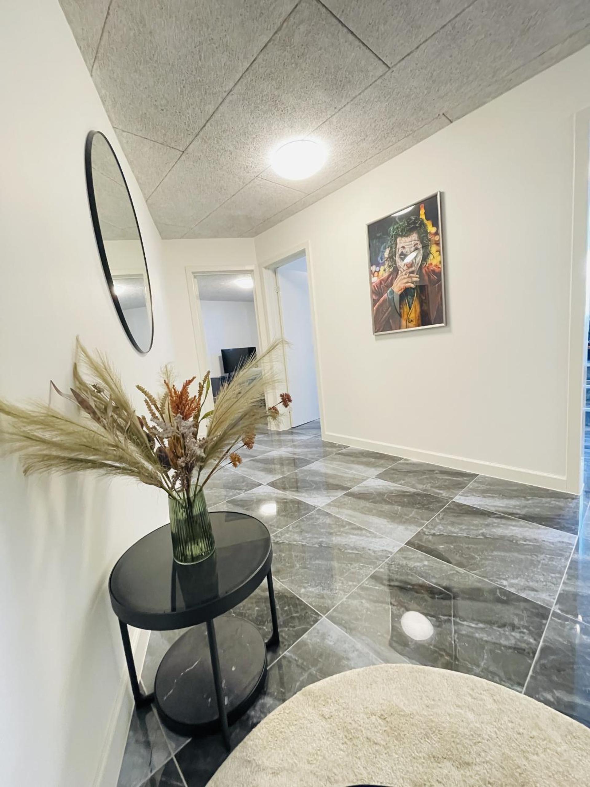 aday - Luxurious 3 bedroom - Modern Living Apartment view 3