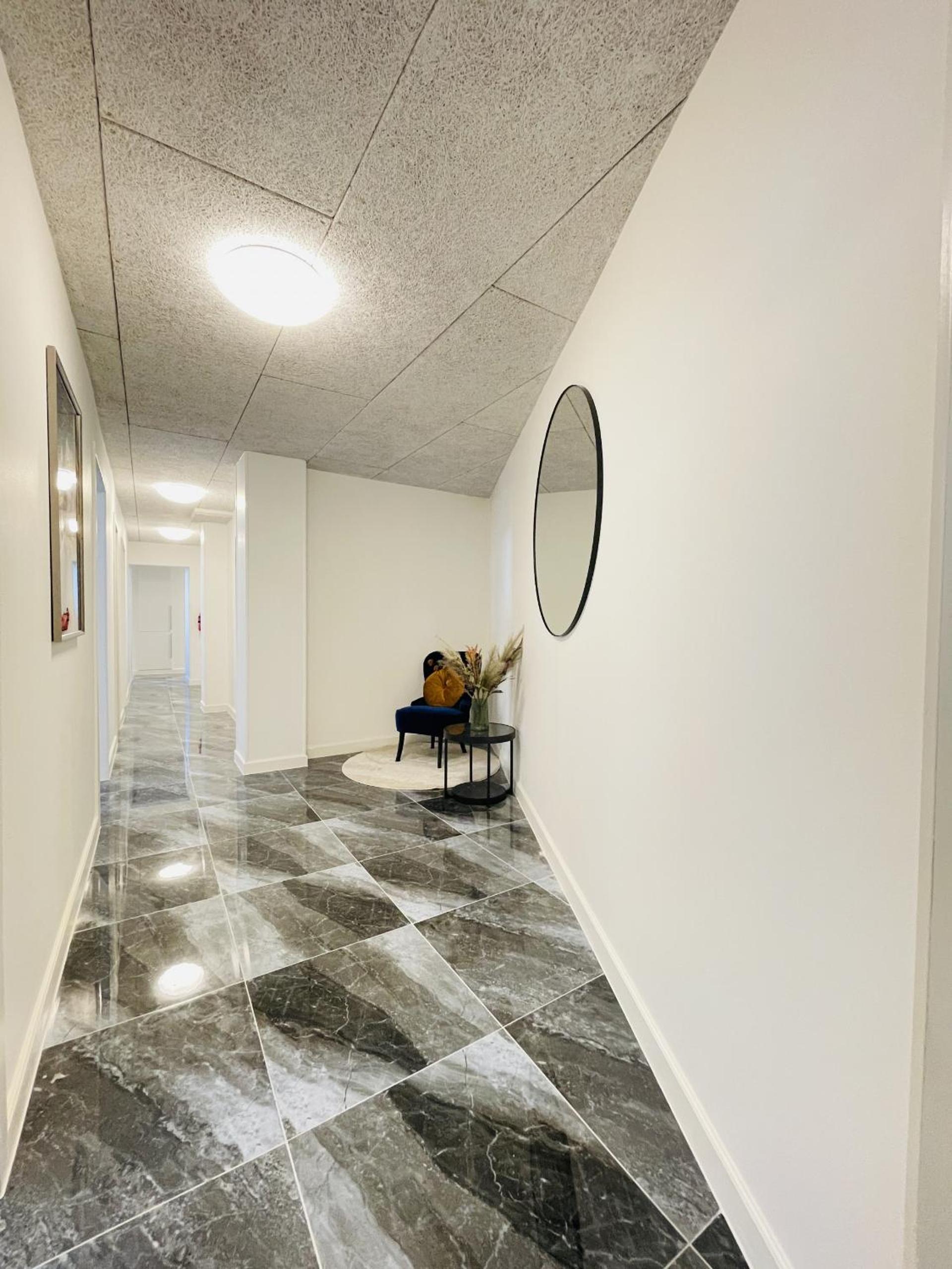 aday - Luxurious 3 bedroom - Modern Living Apartment view 4
