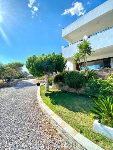 Svolis Beachhouse - Villa Set in a Beautiful Bay view 5