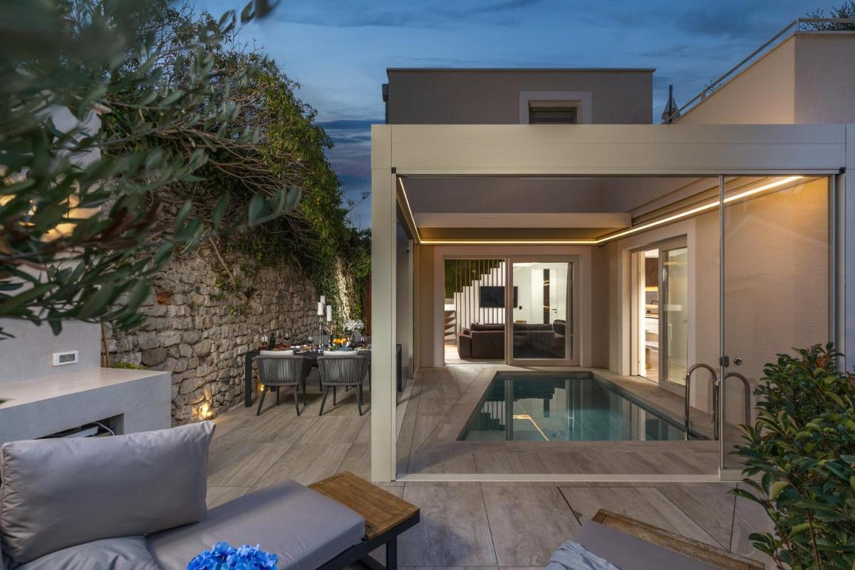 Hotel Villa Arca, sea view/sauna/open/closed/heated pool - Image 1