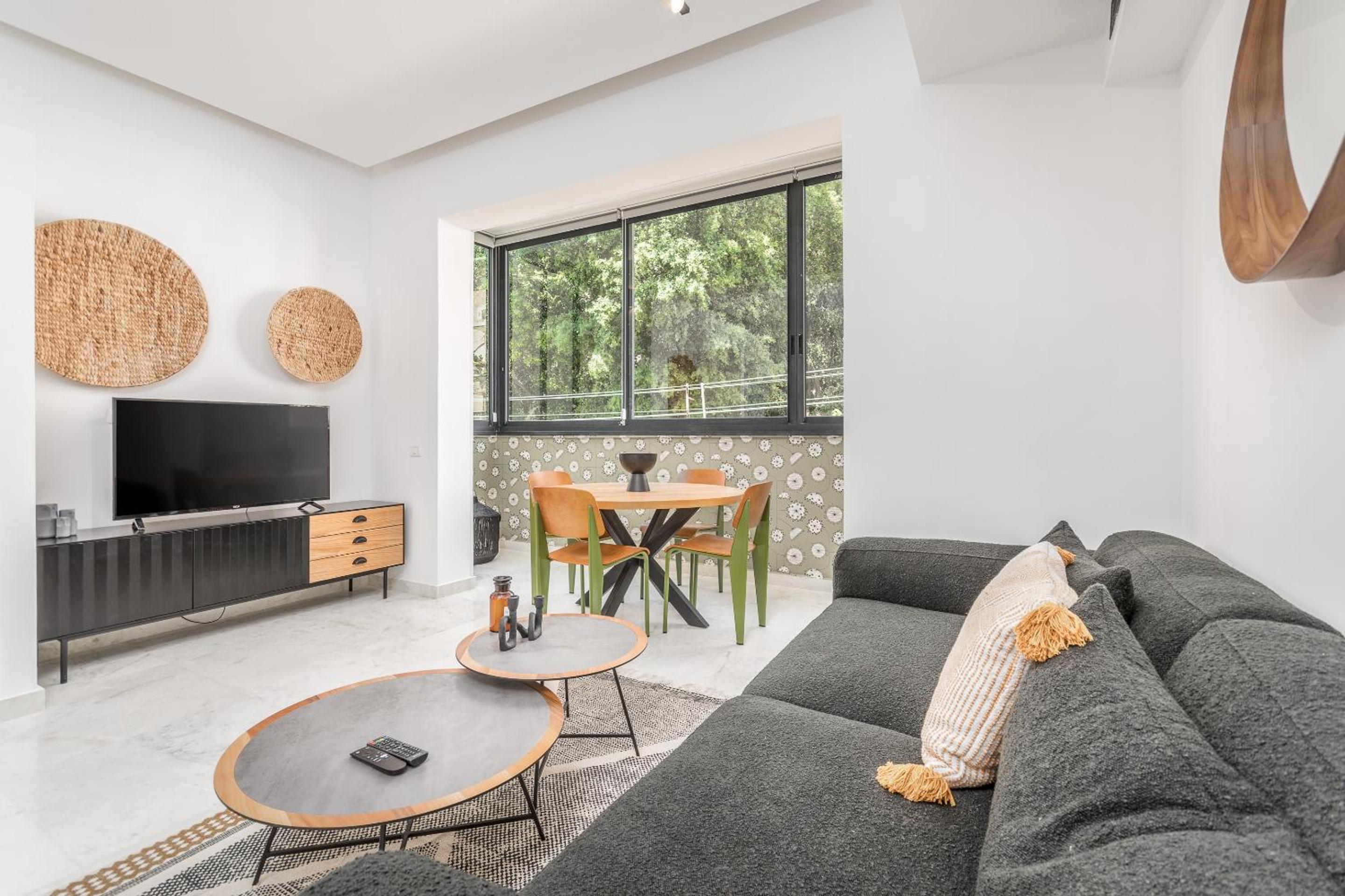 Gordon area - Deluxe 2bdr close to the beach view 2