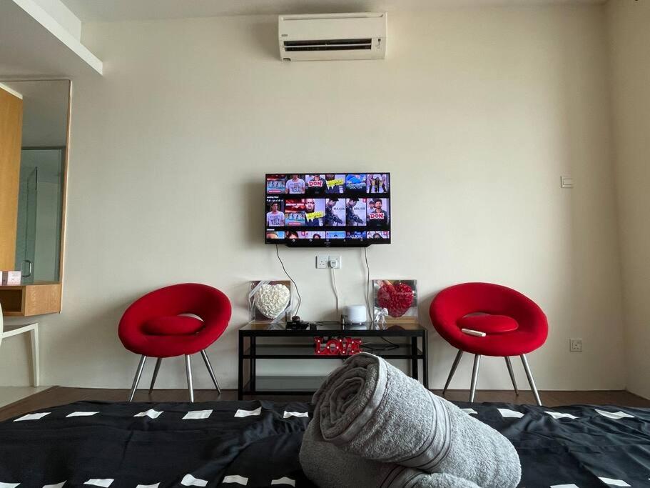 Private Jacuzzi Luxury Suite at KL City 178