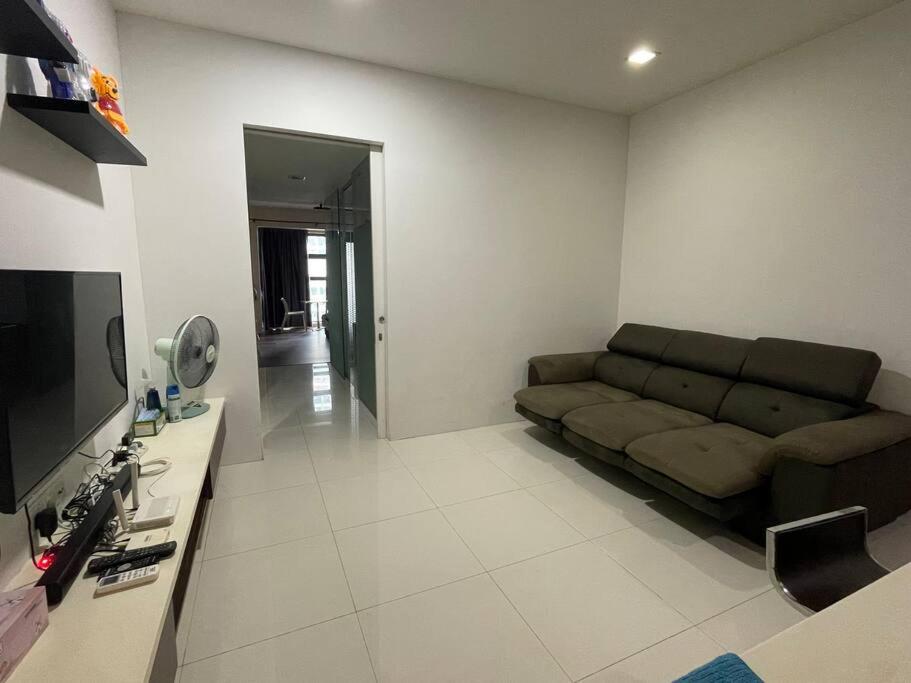Private Jacuzzi Luxury Suite at KL City 178