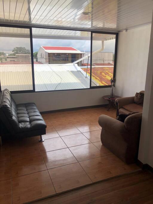 Pinky’s Place Airport, Full Equipment