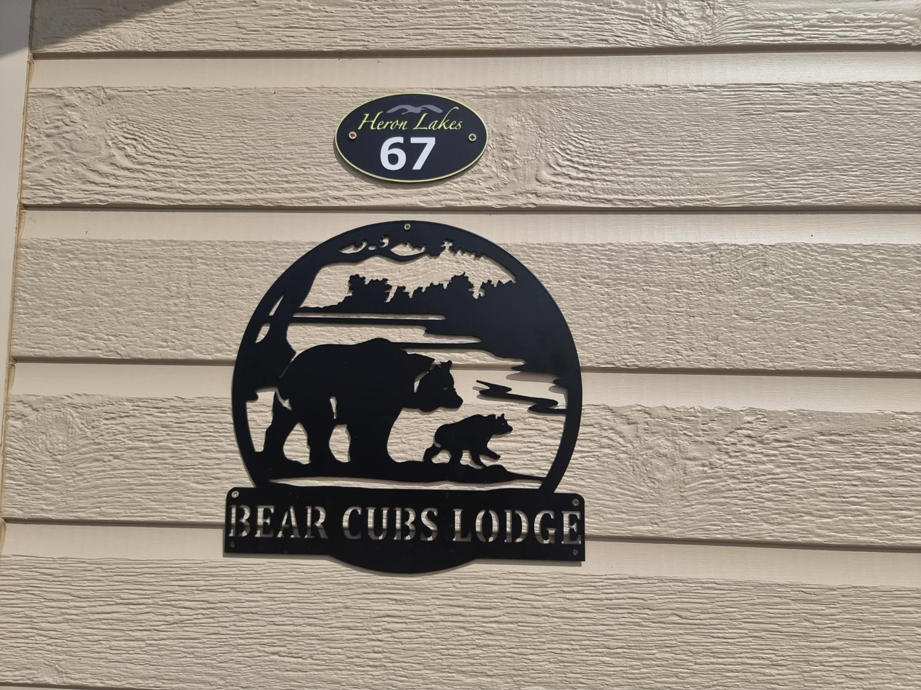 Pet Friendly 2-Bed Luxury Lodge in Routh w HotTub view 4