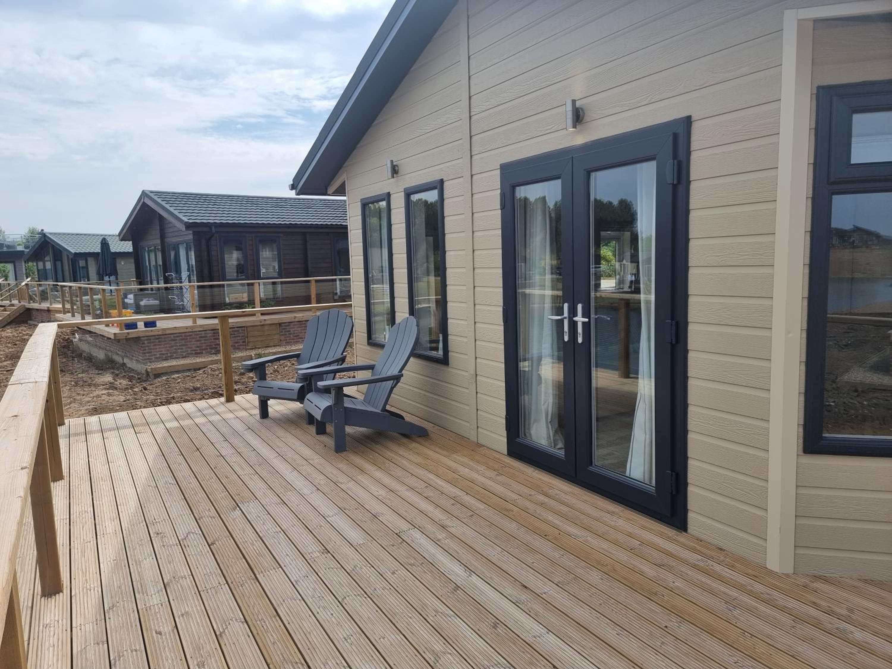 Pet Friendly 2-Bed Luxury Lodge in Routh w HotTub view 2
