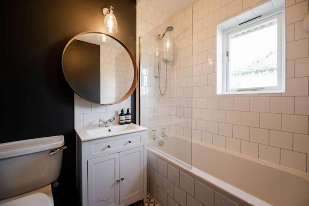 Oxford Vacations - Oxford Summertown Modern Apartment - Property Image 8