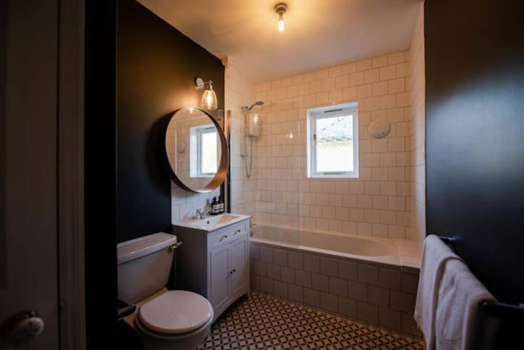 Oxford Vacations - Oxford Summertown Modern Apartment - Property Image 9
