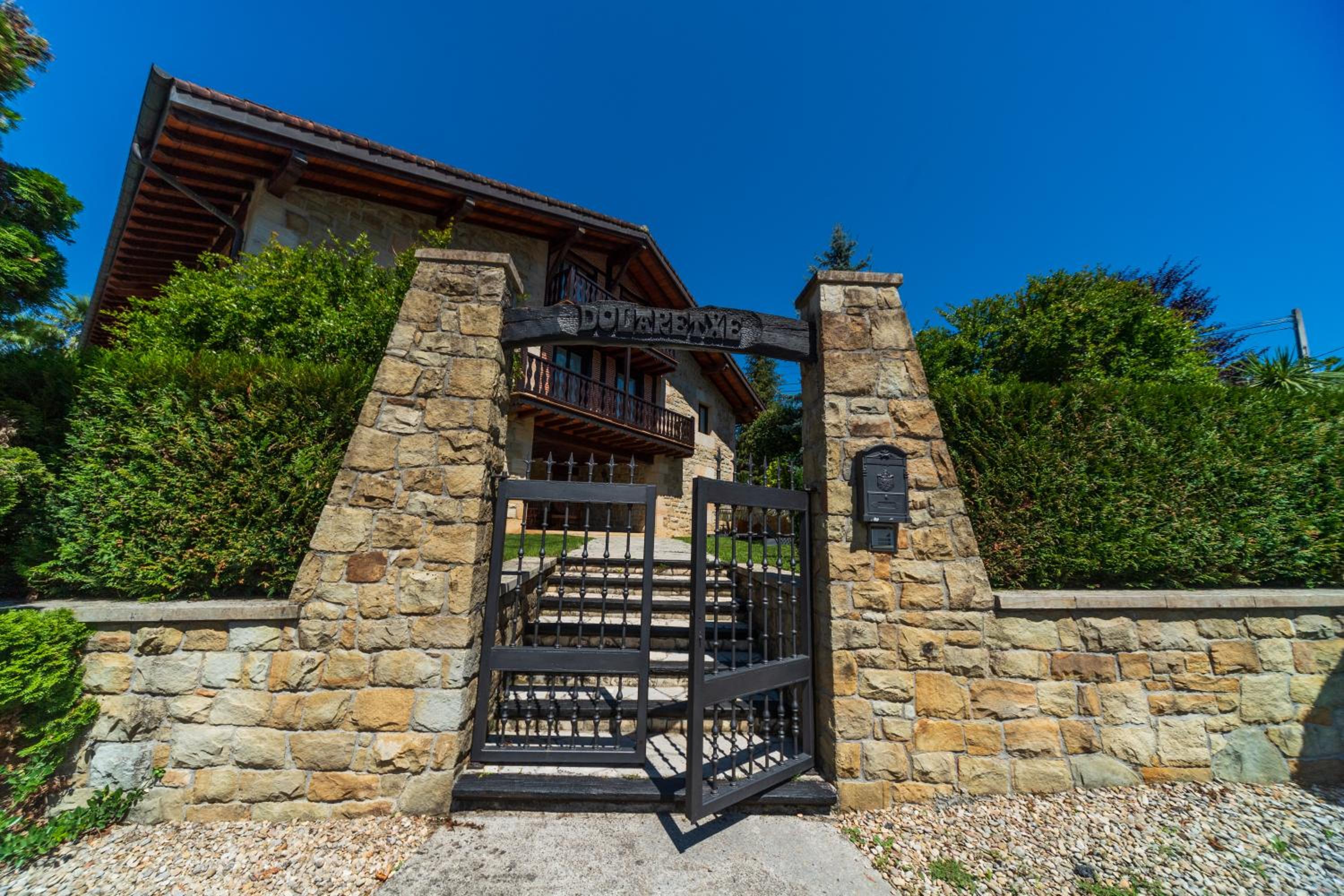Villa DOLARETXE