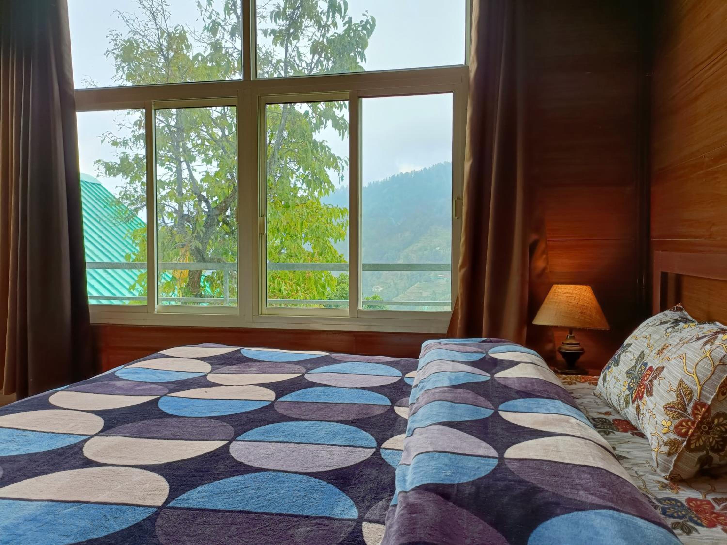 Chiraiyya Cottage Pangot view 2