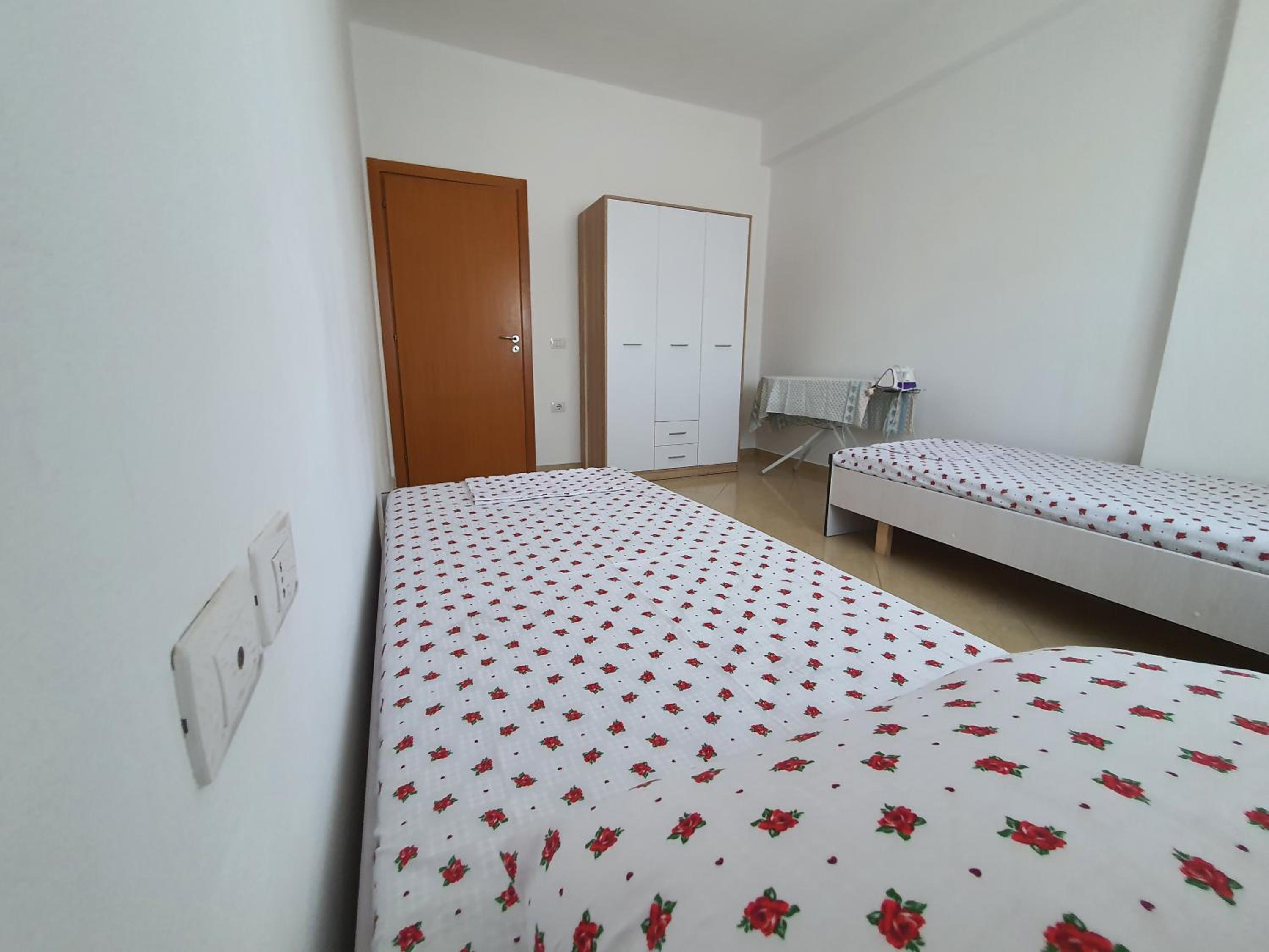Modern , quiet , family friendly & fully furnished apartment