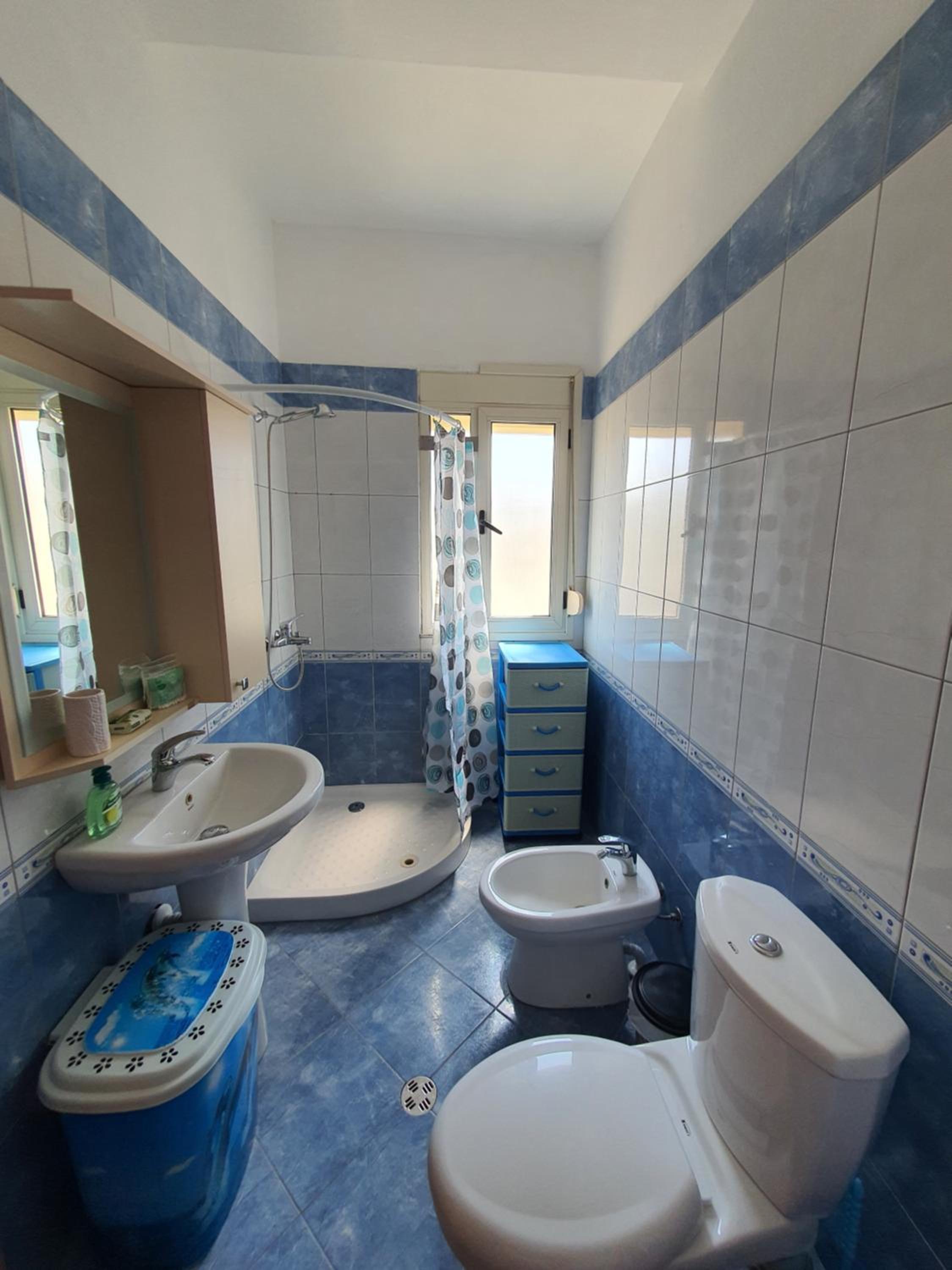 Modern , quiet , family friendly & fully furnished apartment
